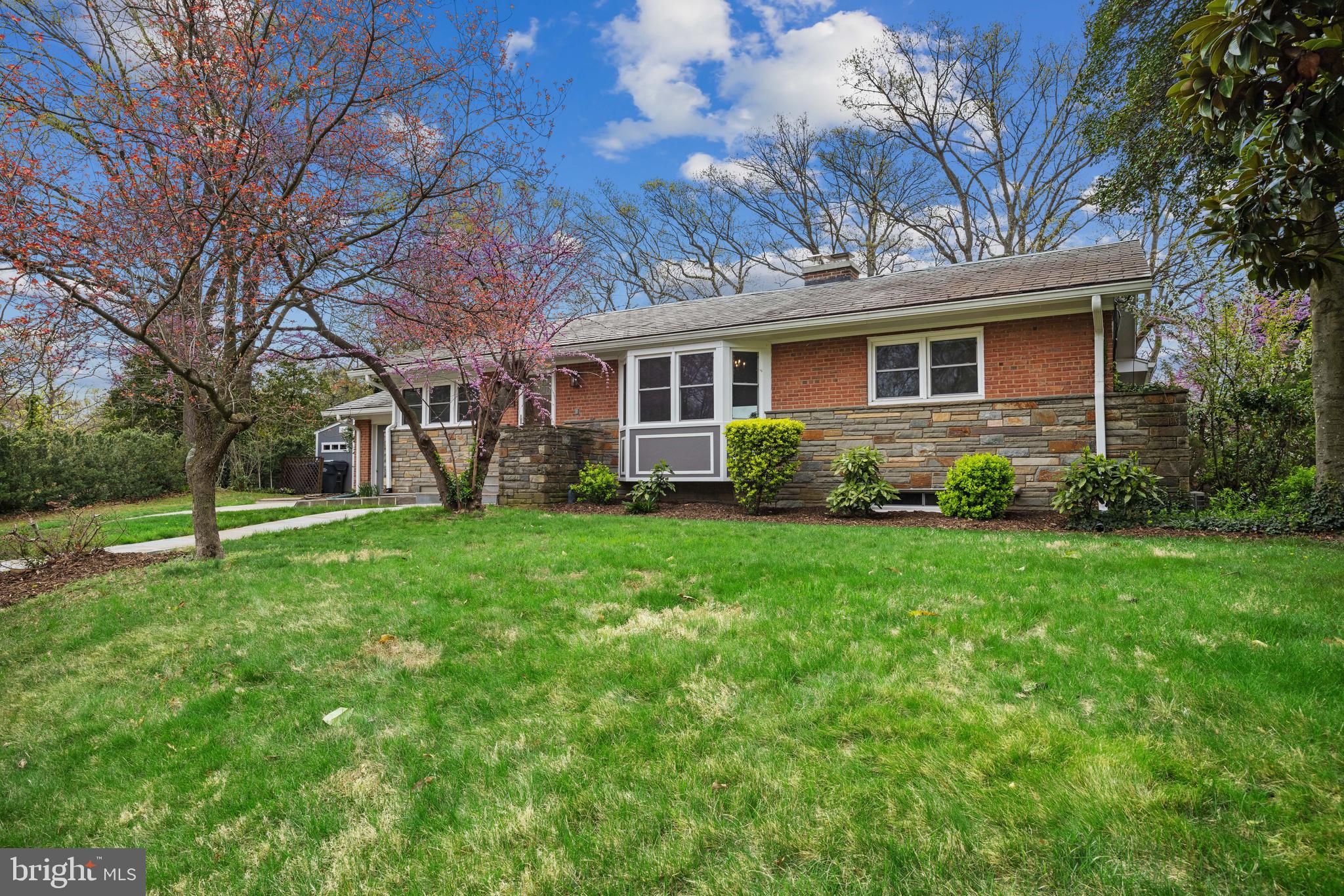 BUCKNELL MANOR - Residential