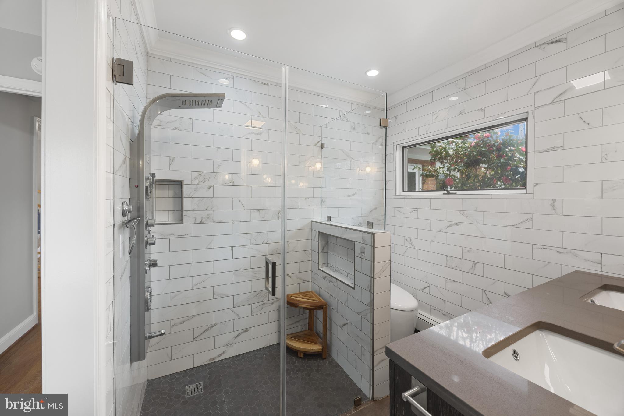 BUCKNELL MANOR - Residential