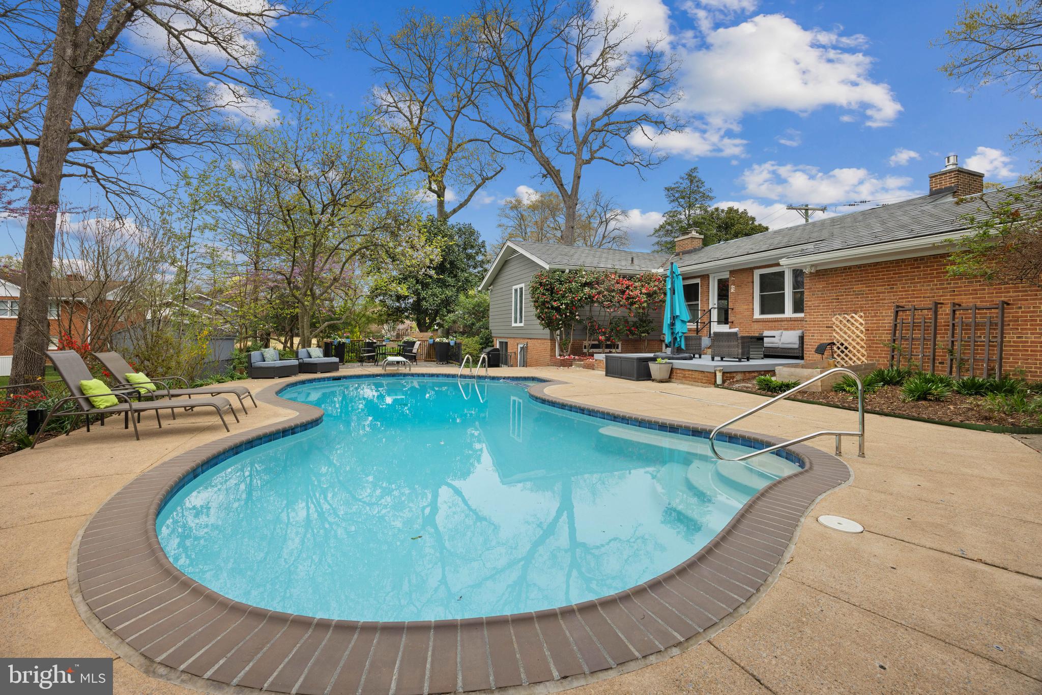 BUCKNELL MANOR - Residential