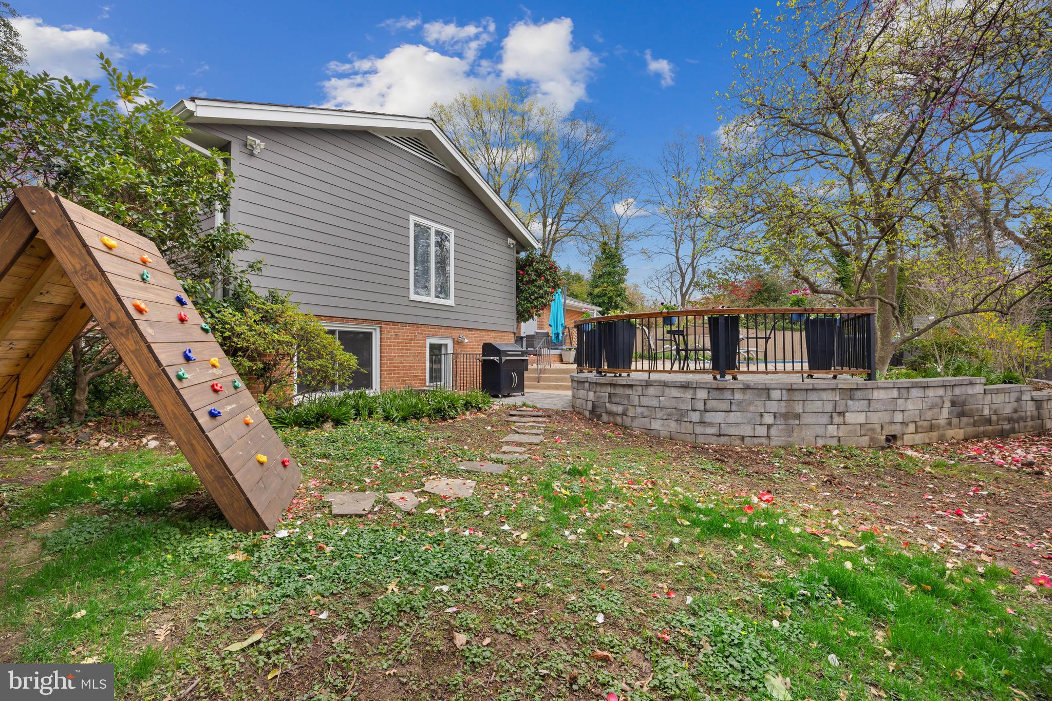 BUCKNELL MANOR - Residential