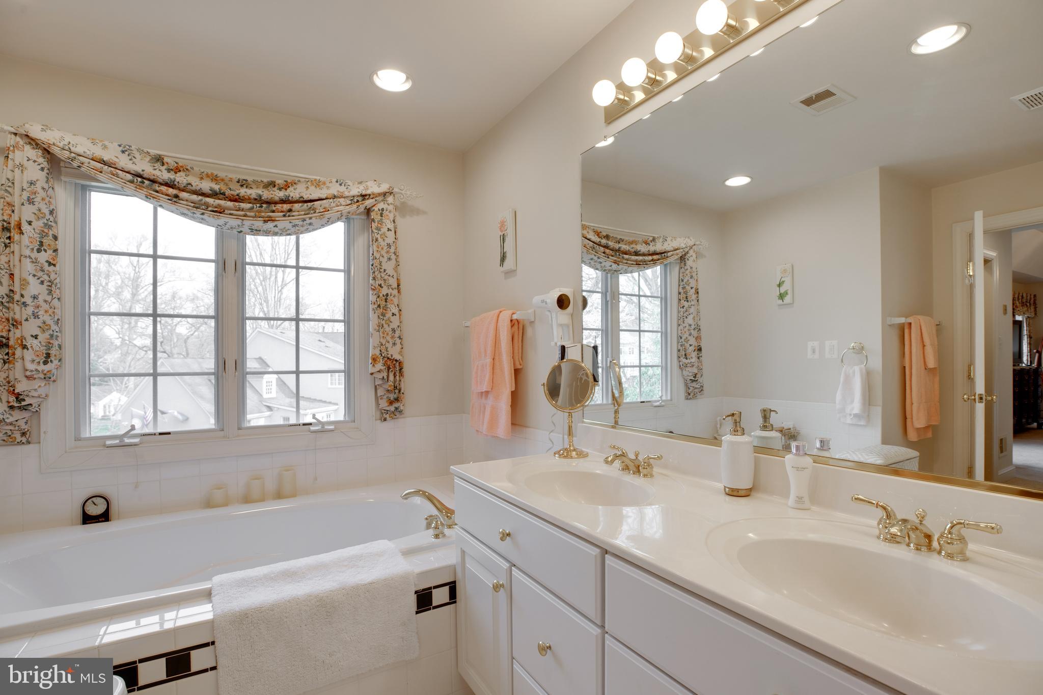 CHESTERBROOK WOODS - Residential