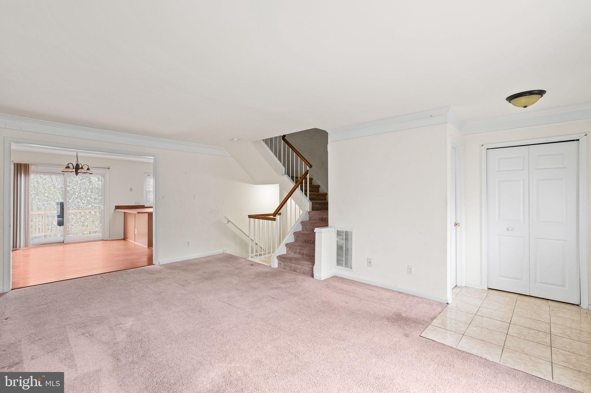 ENGLAND RUN TOWNHOUSES - Residential