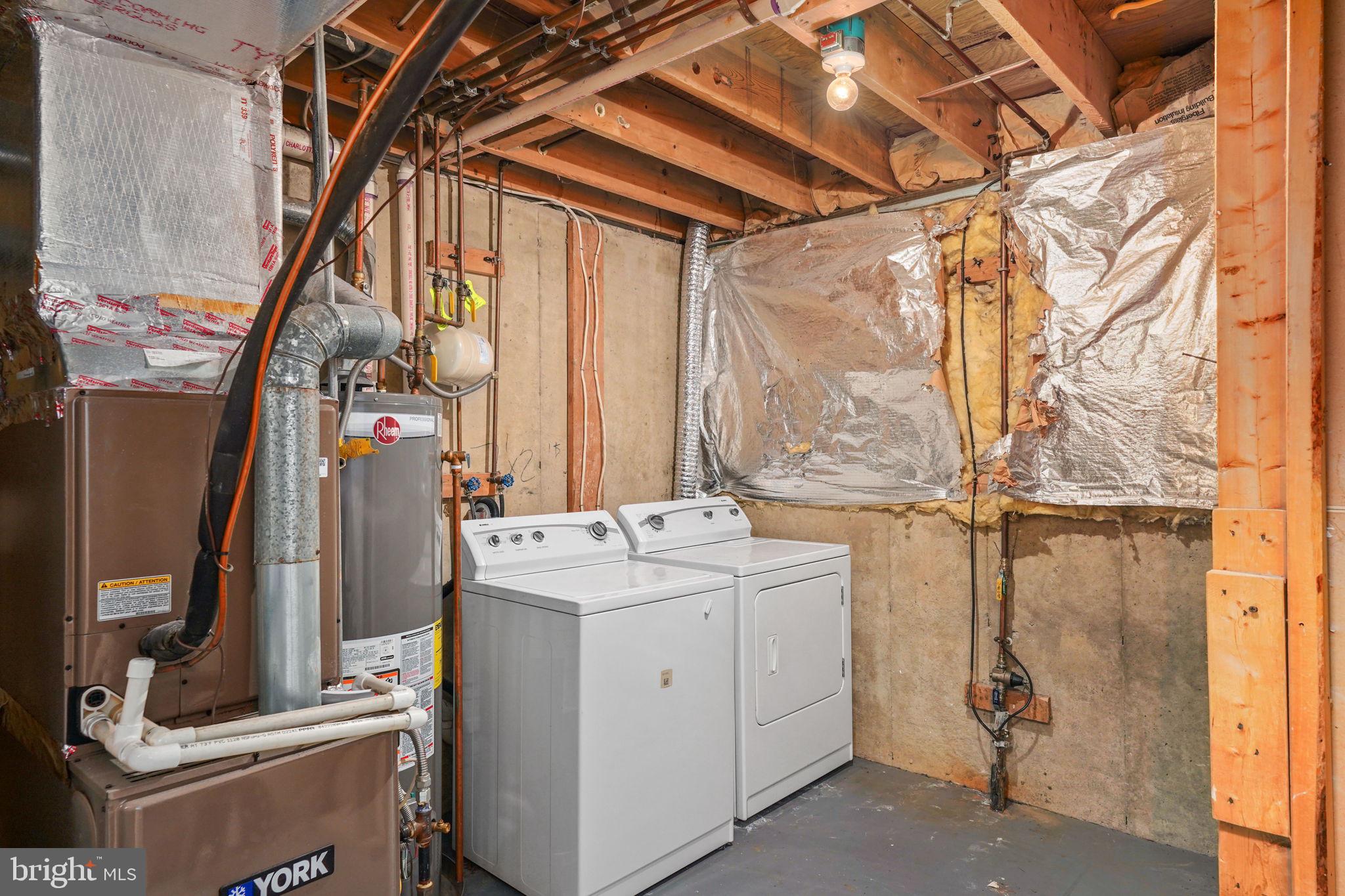 ENGLAND RUN TOWNHOUSES - Residential