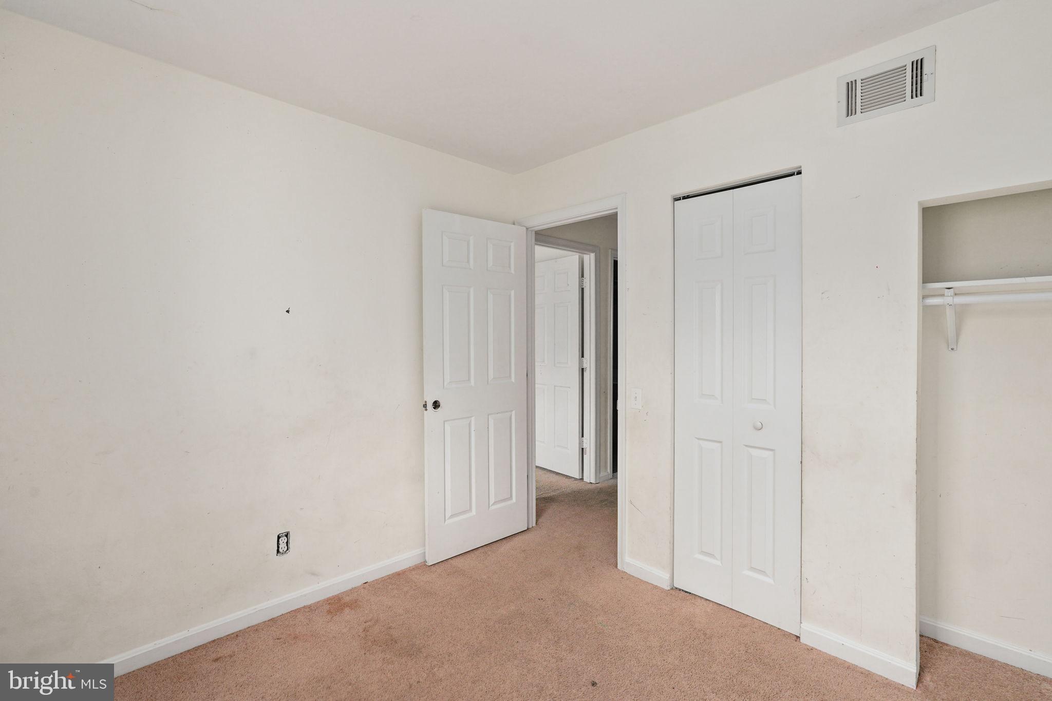 ENGLAND RUN TOWNHOUSES - Residential