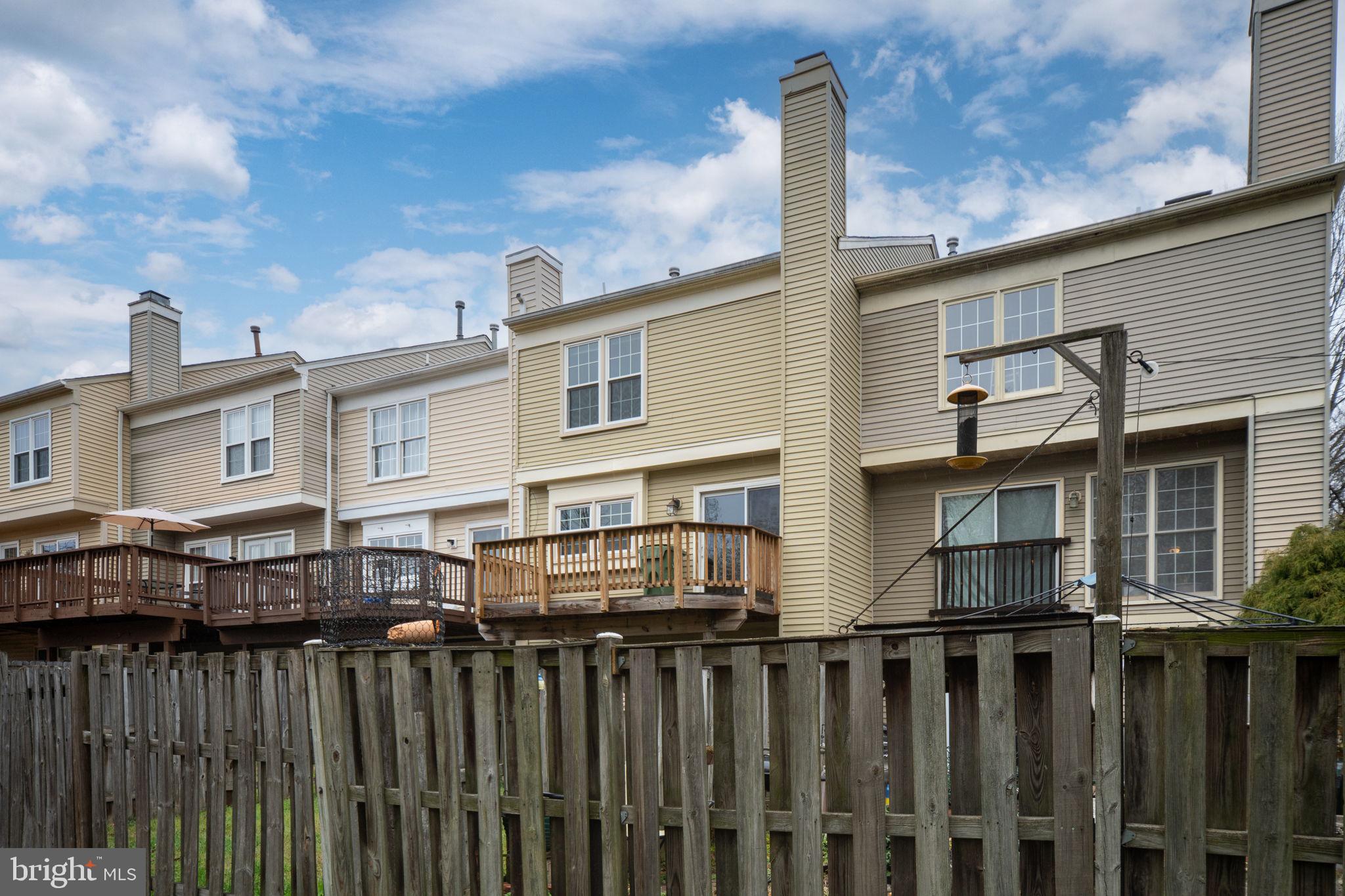 ENGLAND RUN TOWNHOUSES - Residential