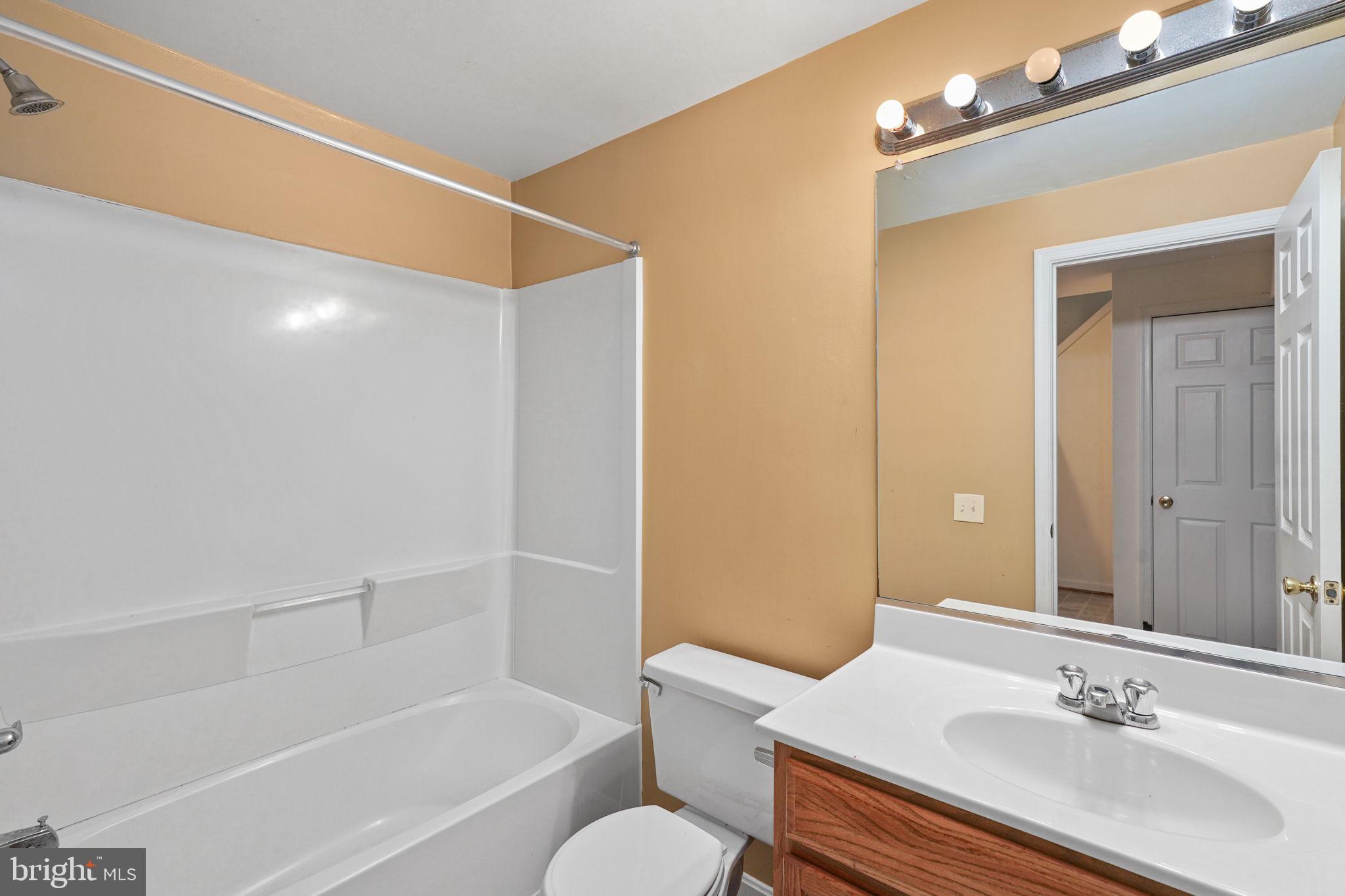 ENGLAND RUN TOWNHOUSES - Residential