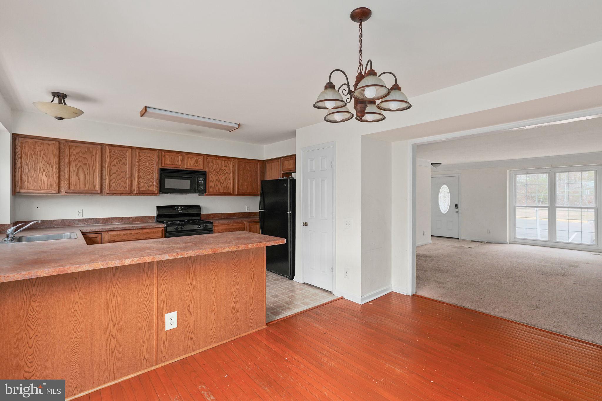 ENGLAND RUN TOWNHOUSES - Residential