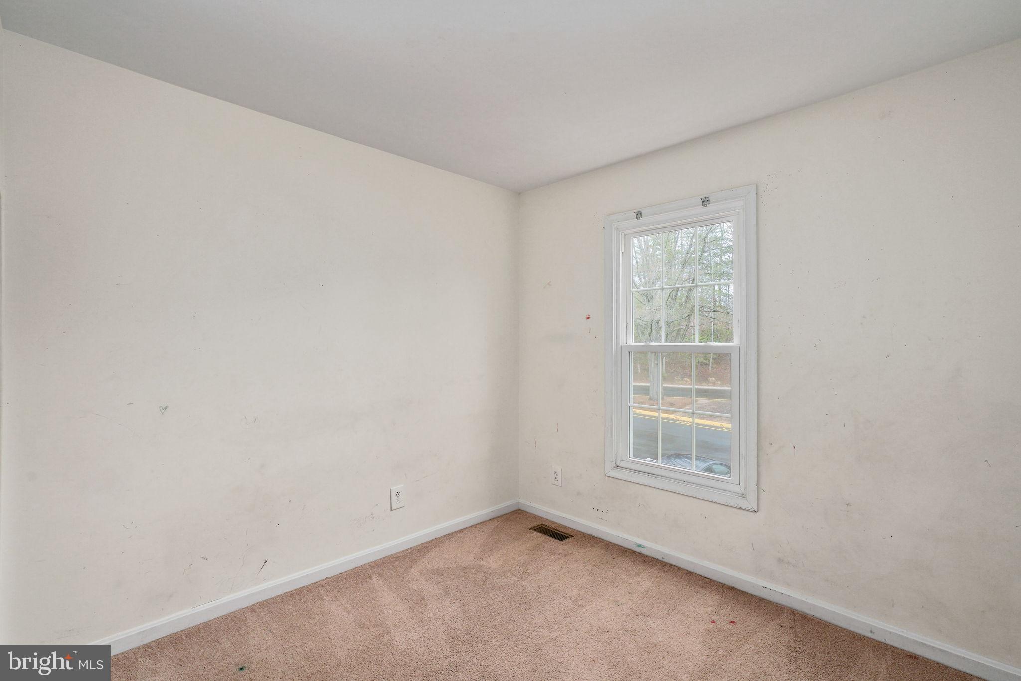 ENGLAND RUN TOWNHOUSES - Residential