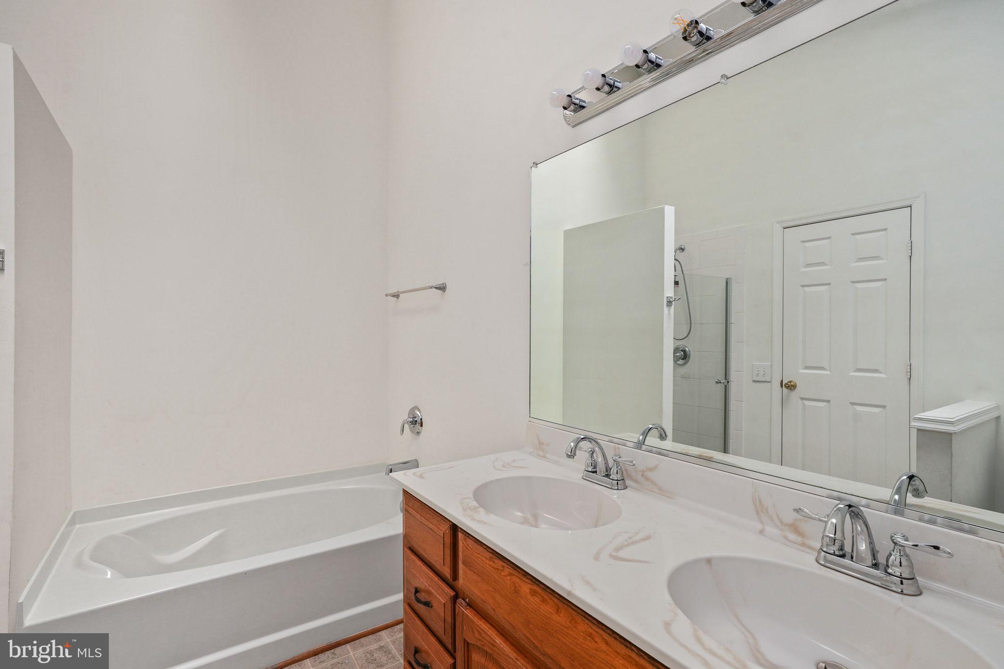 ENGLAND RUN TOWNHOUSES - Residential