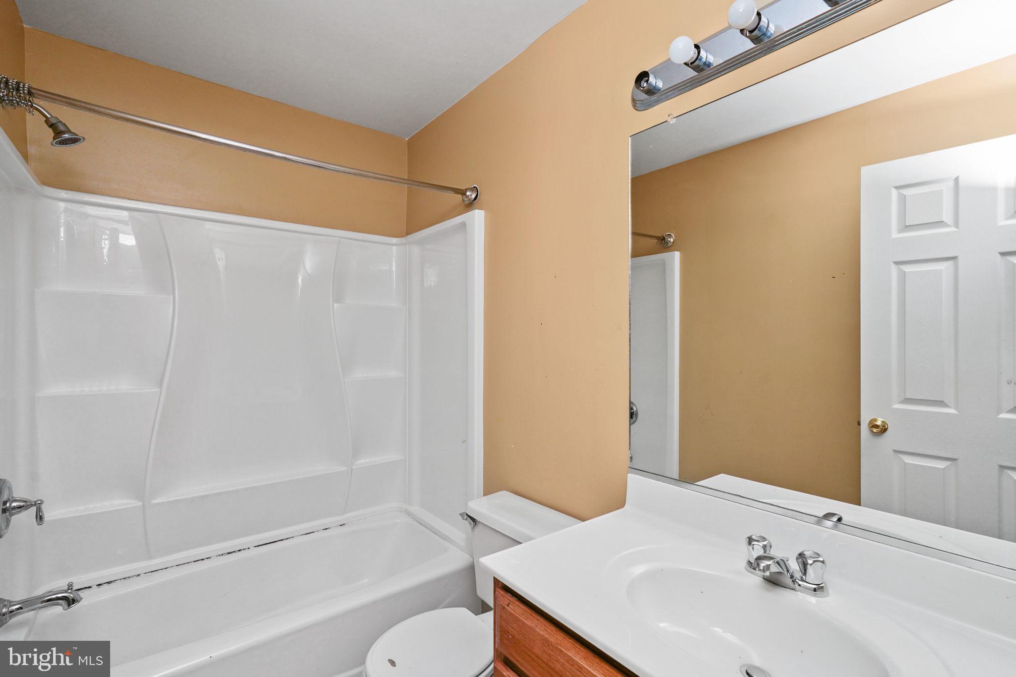 ENGLAND RUN TOWNHOUSES - Residential