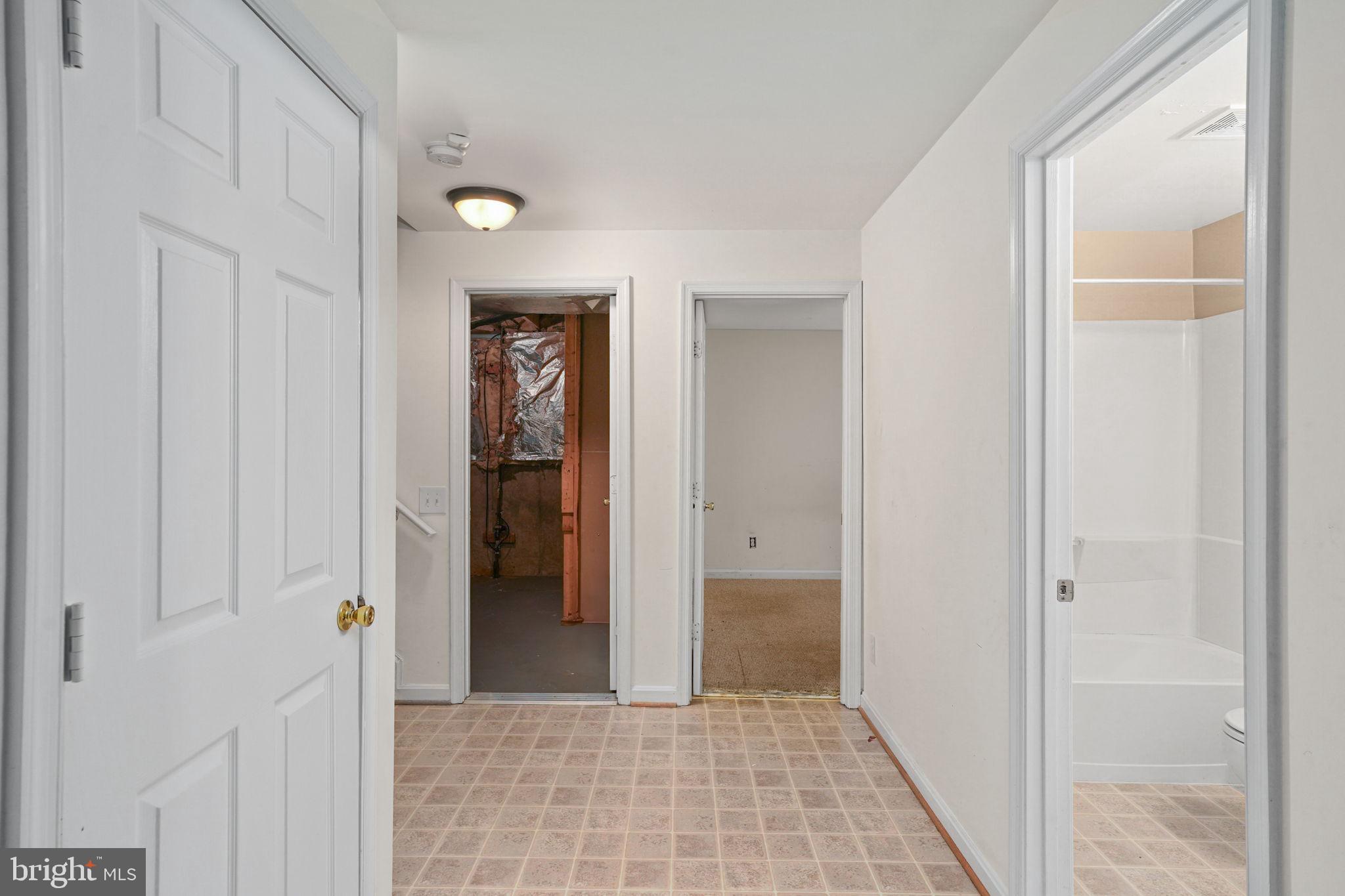 ENGLAND RUN TOWNHOUSES - Residential