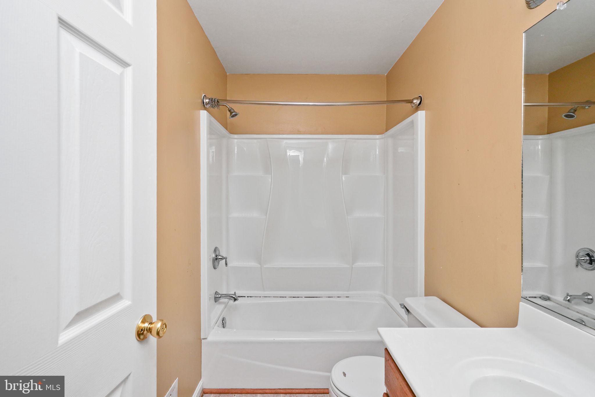 ENGLAND RUN TOWNHOUSES - Residential