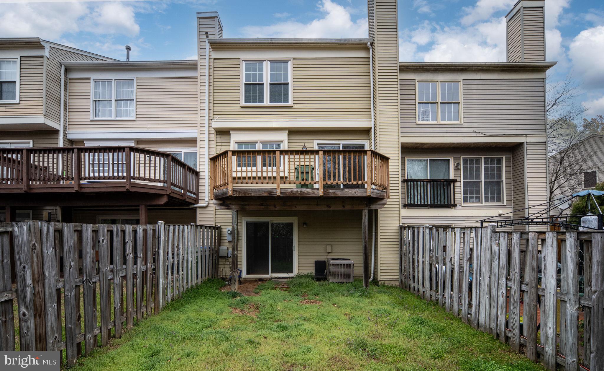 ENGLAND RUN TOWNHOUSES - Residential