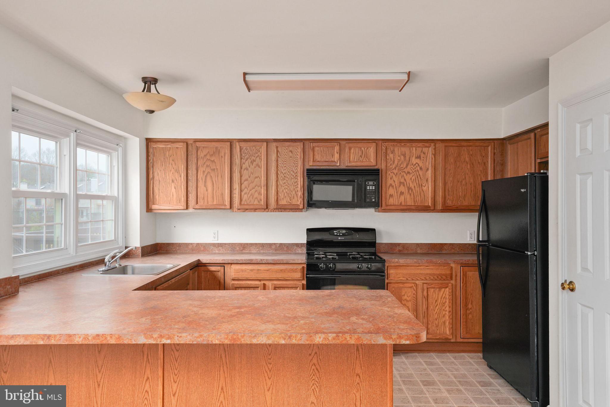 ENGLAND RUN TOWNHOUSES - Residential