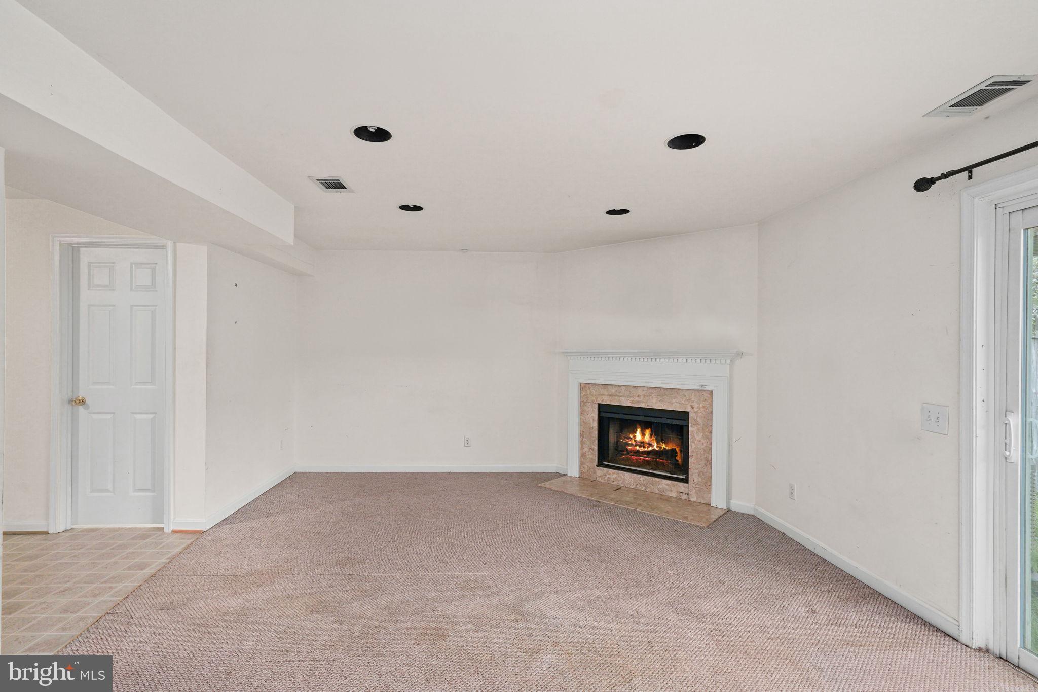 ENGLAND RUN TOWNHOUSES - Residential