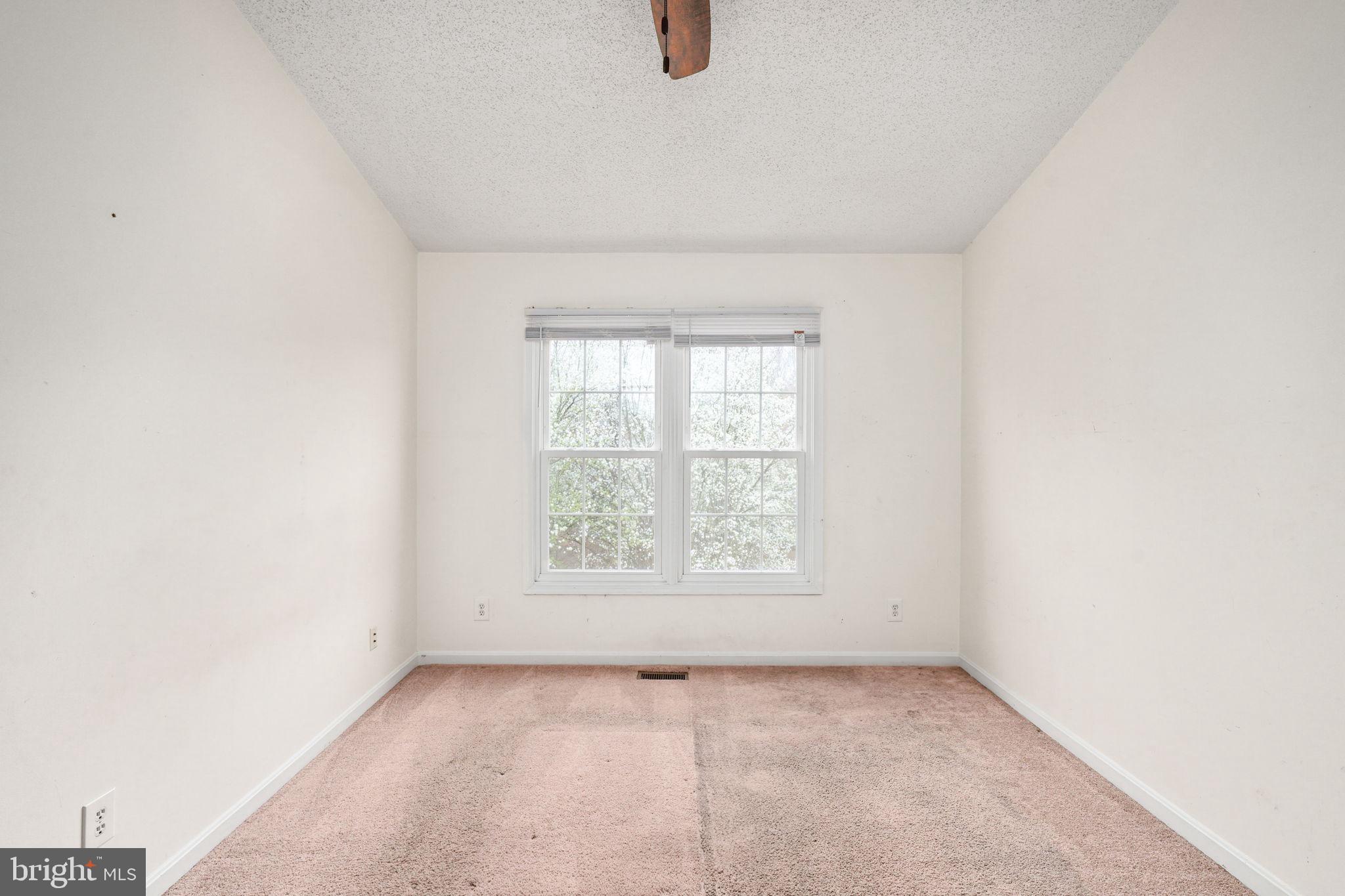 ENGLAND RUN TOWNHOUSES - Residential