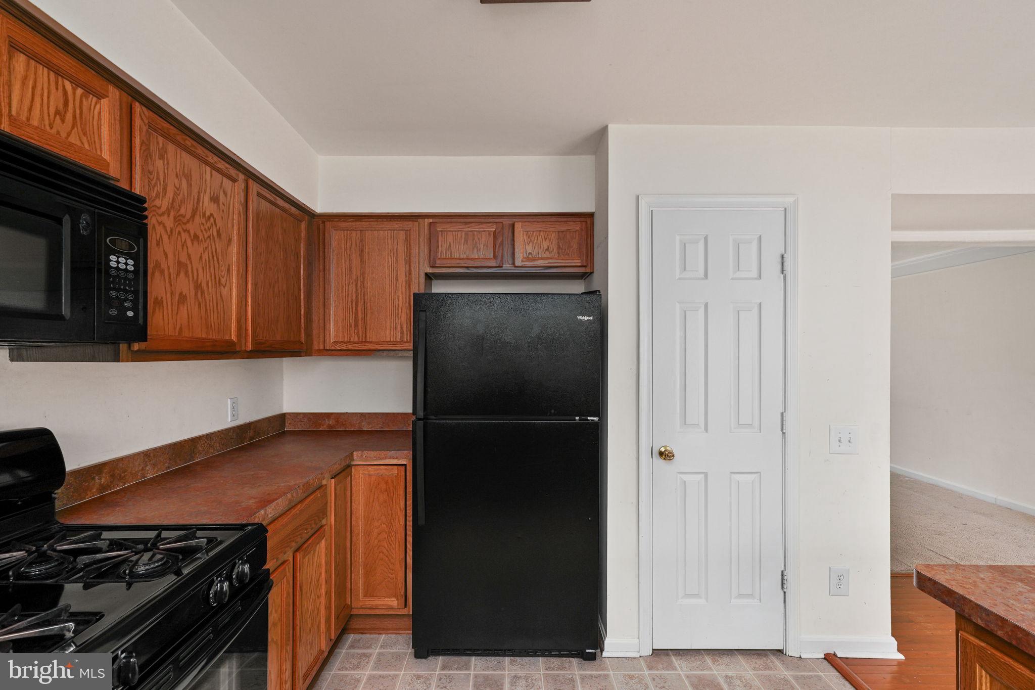 ENGLAND RUN TOWNHOUSES - Residential