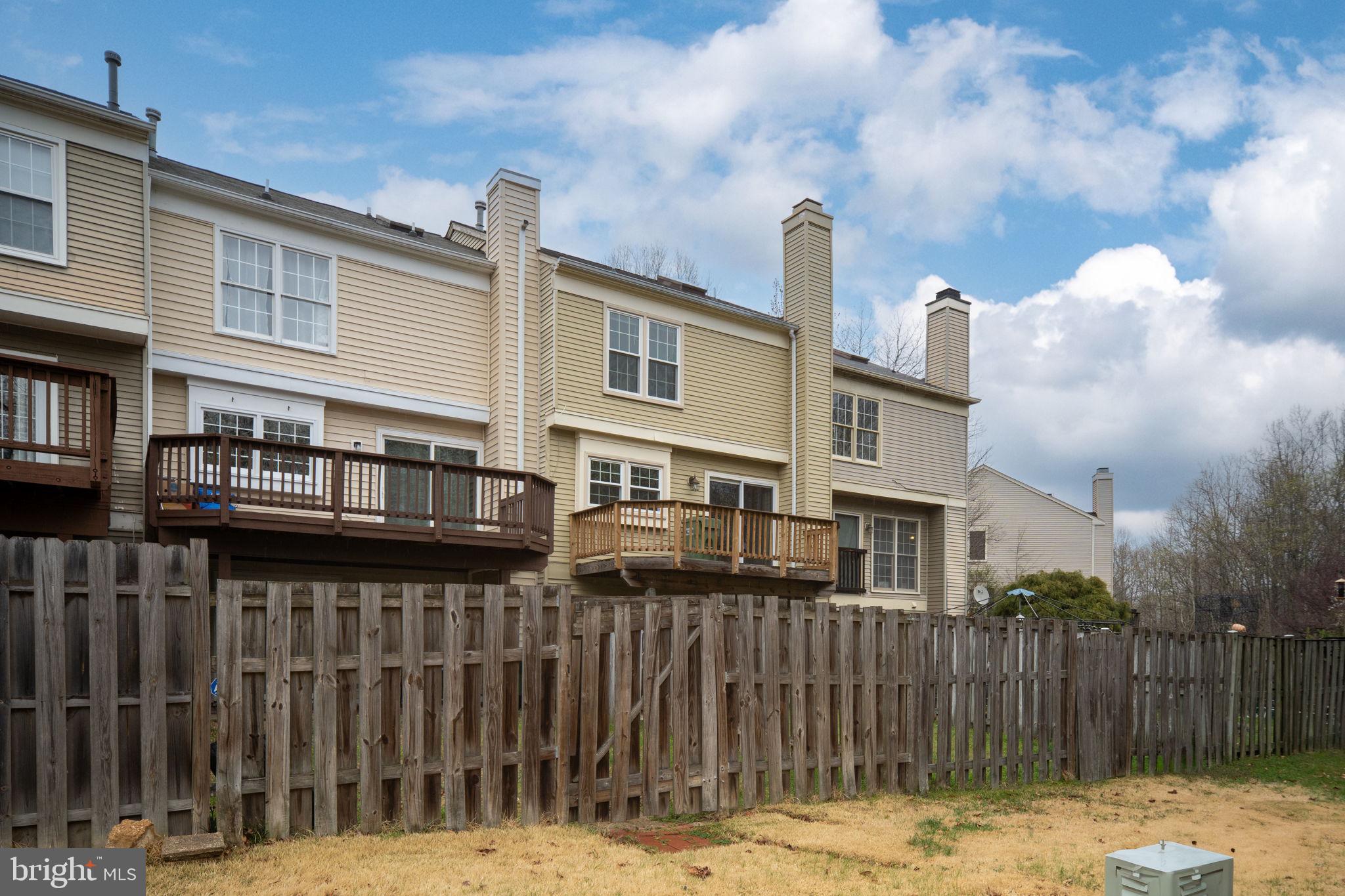 ENGLAND RUN TOWNHOUSES - Residential