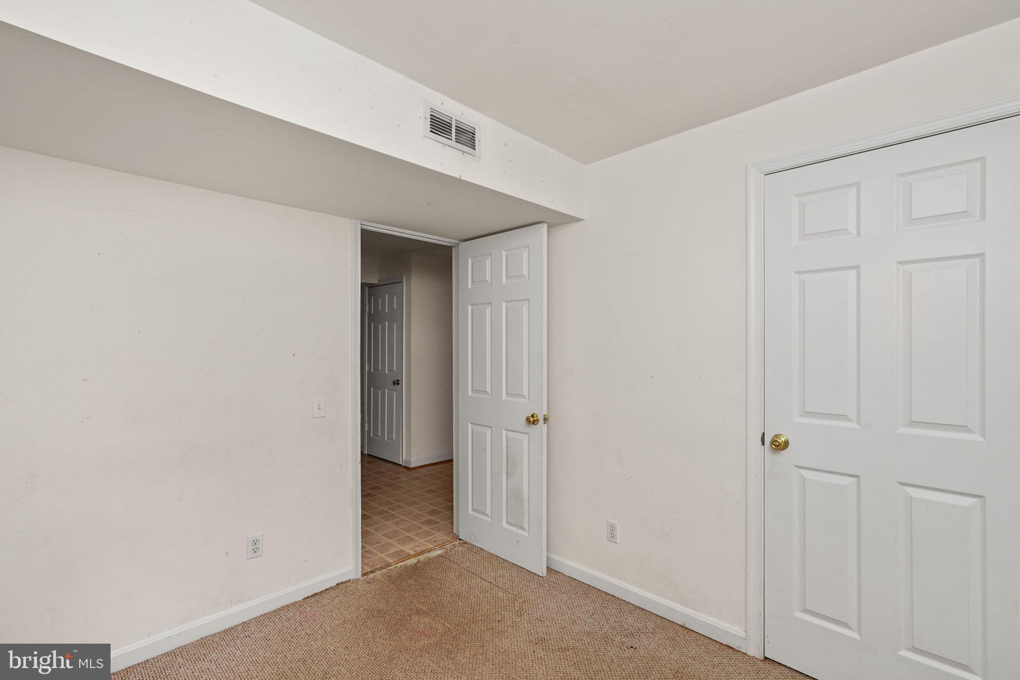 ENGLAND RUN TOWNHOUSES - Residential