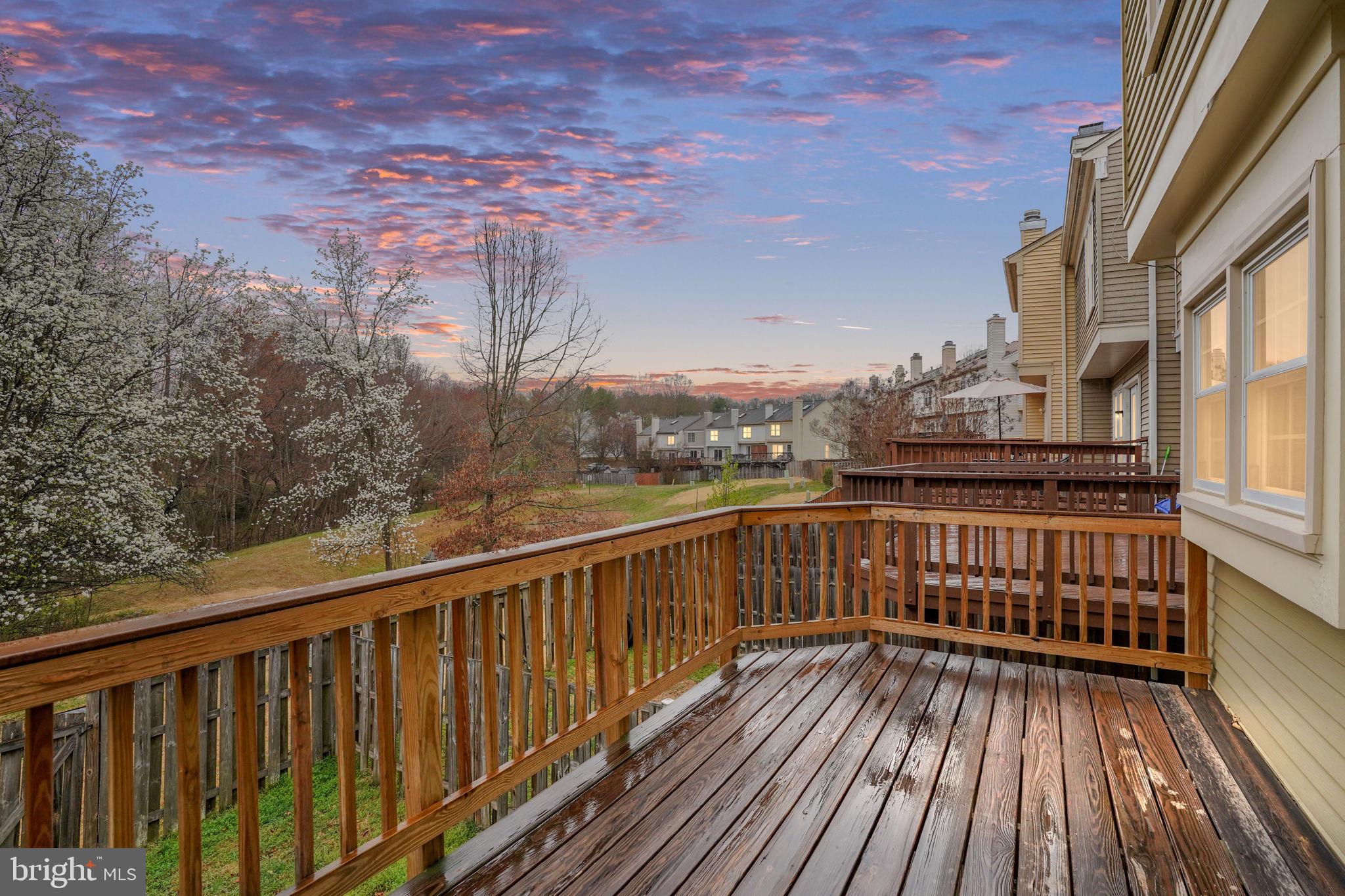 ENGLAND RUN TOWNHOUSES - Residential