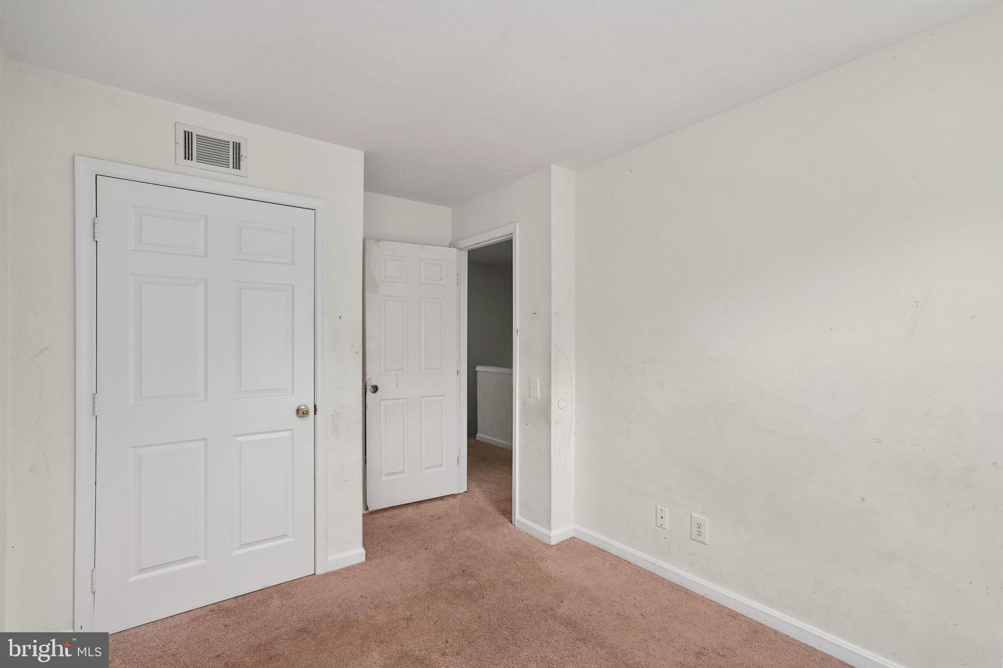 ENGLAND RUN TOWNHOUSES - Residential