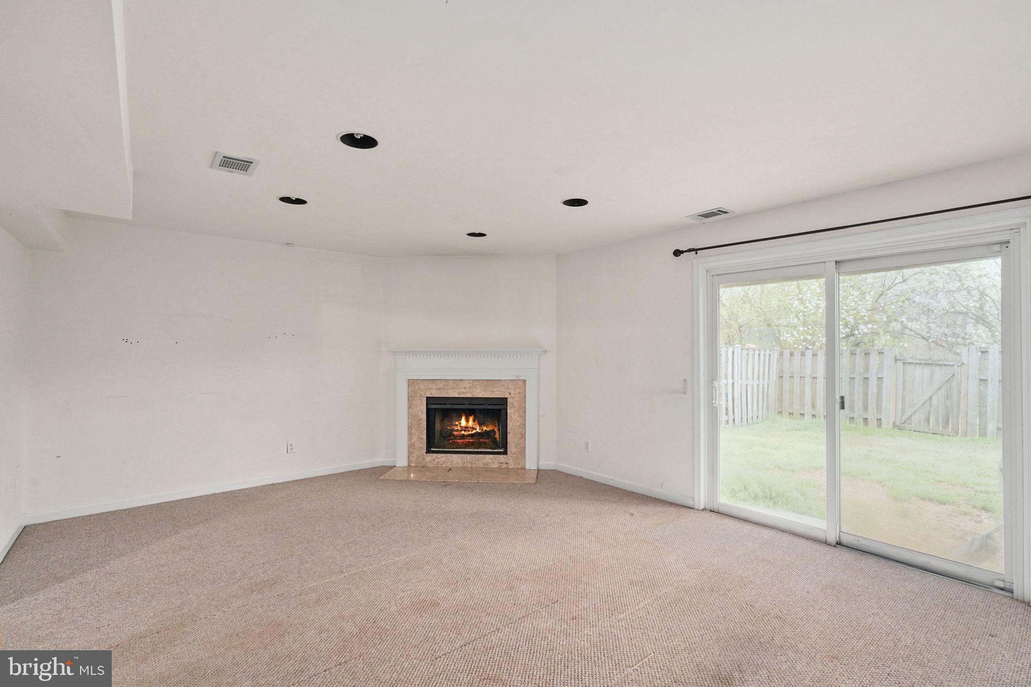 ENGLAND RUN TOWNHOUSES - Residential