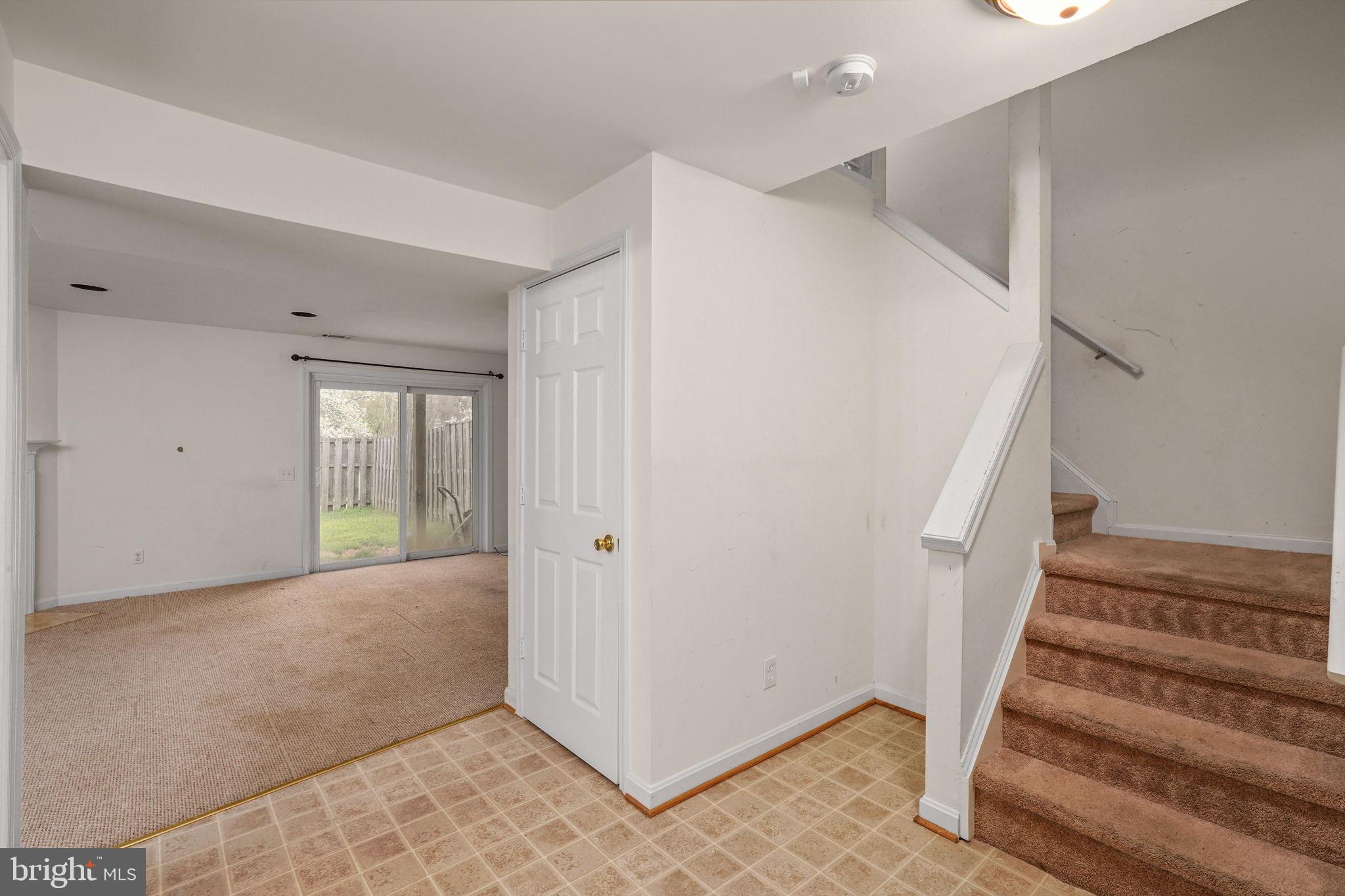 ENGLAND RUN TOWNHOUSES - Residential