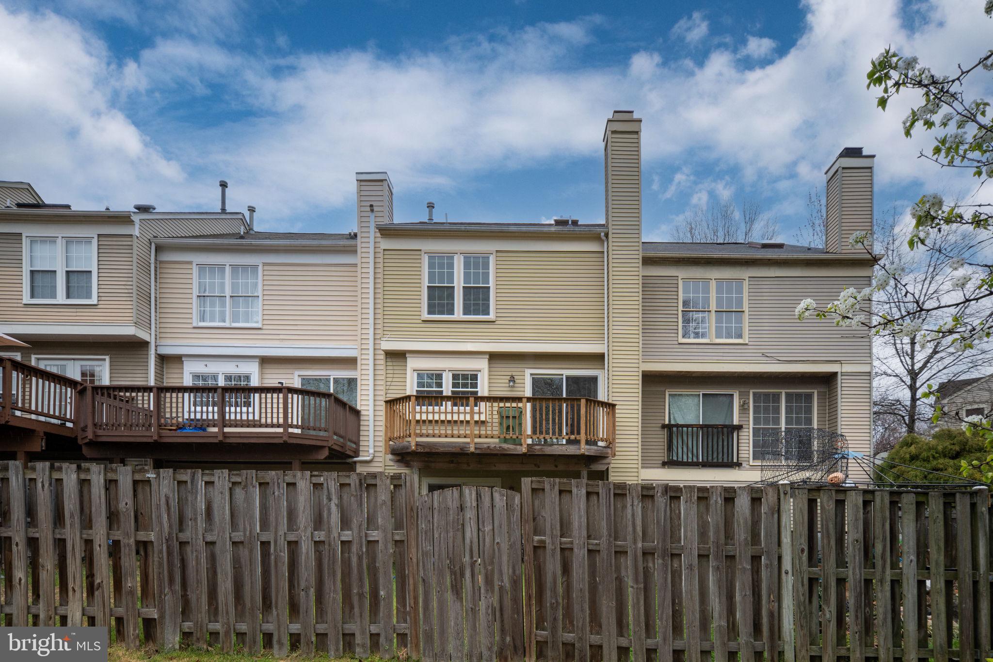 ENGLAND RUN TOWNHOUSES - Residential