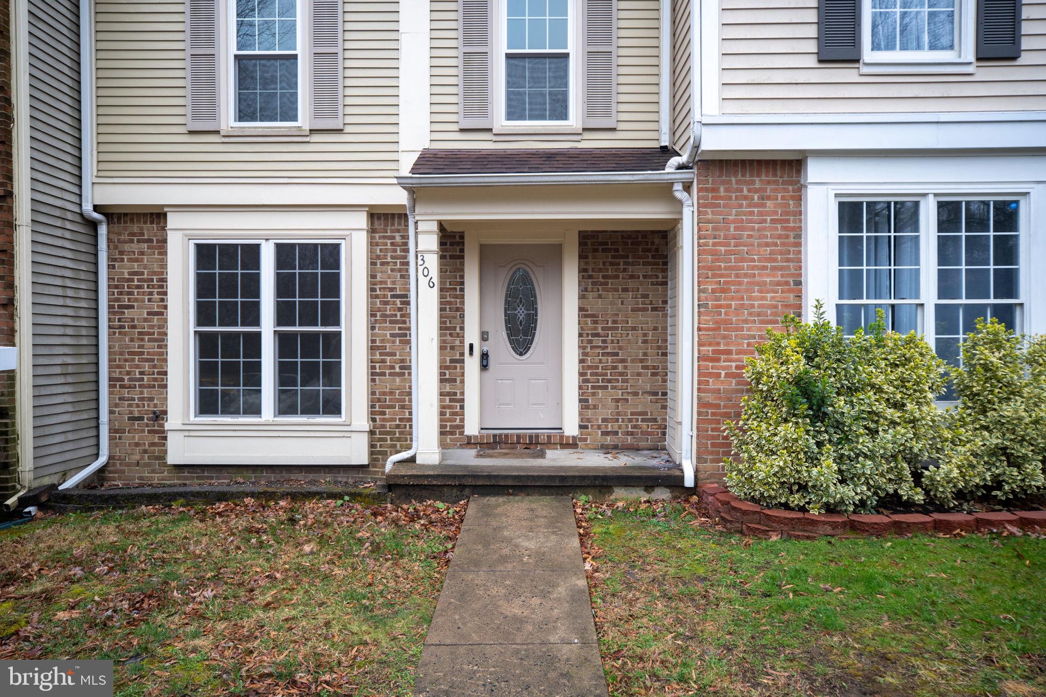 ENGLAND RUN TOWNHOUSES - Residential