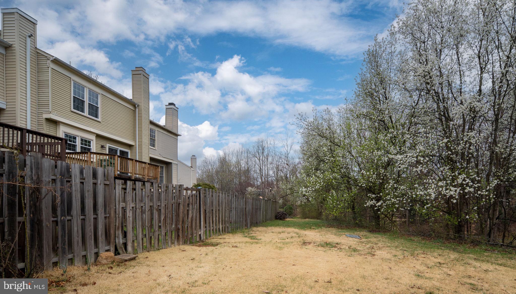 ENGLAND RUN TOWNHOUSES - Residential