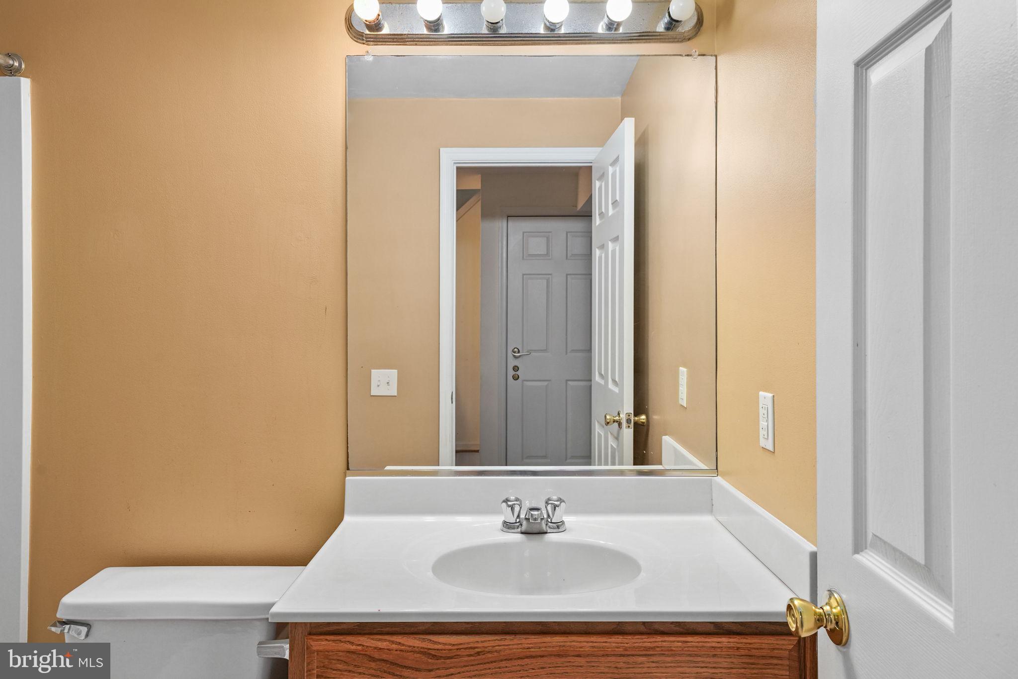 ENGLAND RUN TOWNHOUSES - Residential