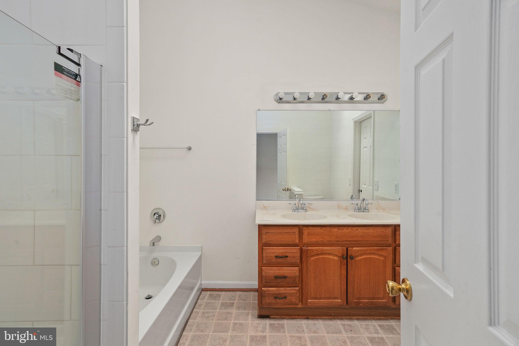 ENGLAND RUN TOWNHOUSES - Residential