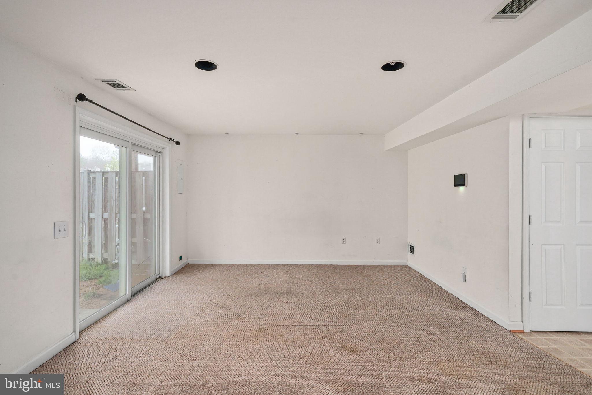 ENGLAND RUN TOWNHOUSES - Residential