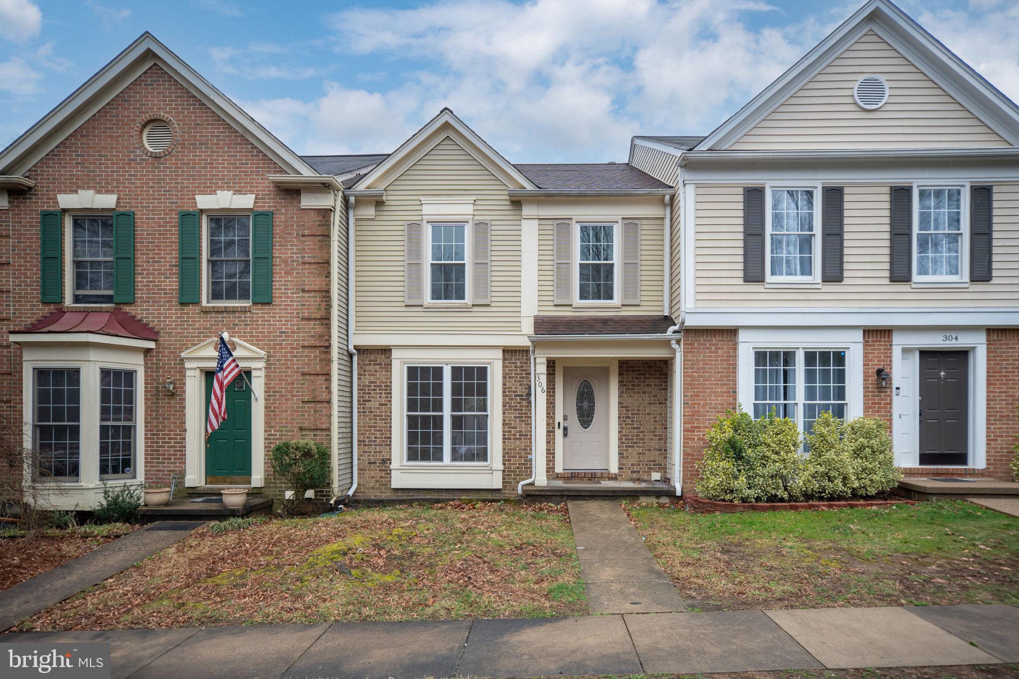 ENGLAND RUN TOWNHOUSES - Residential