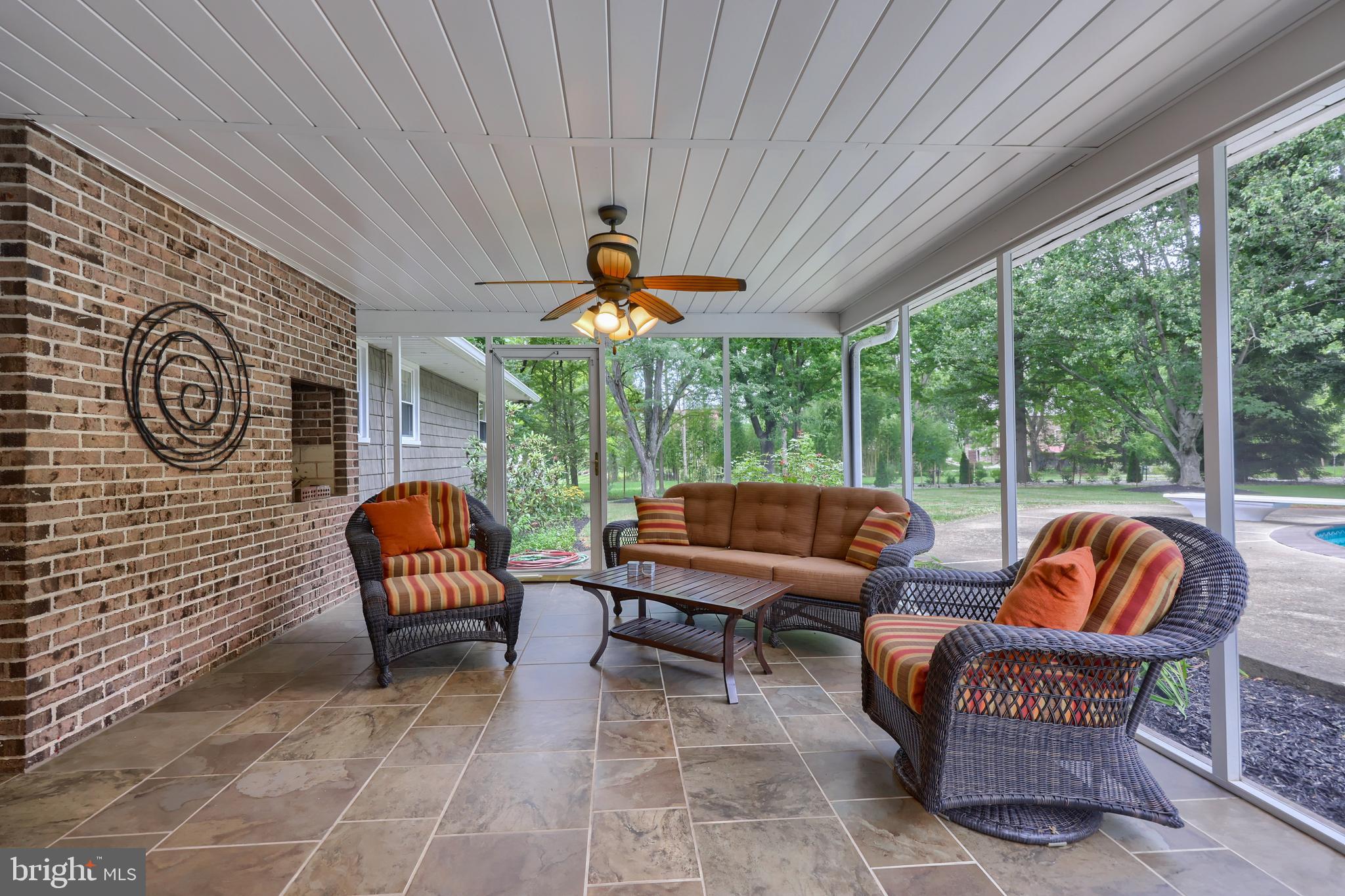 OUTDOOR COUNTRY CLUB - Residential