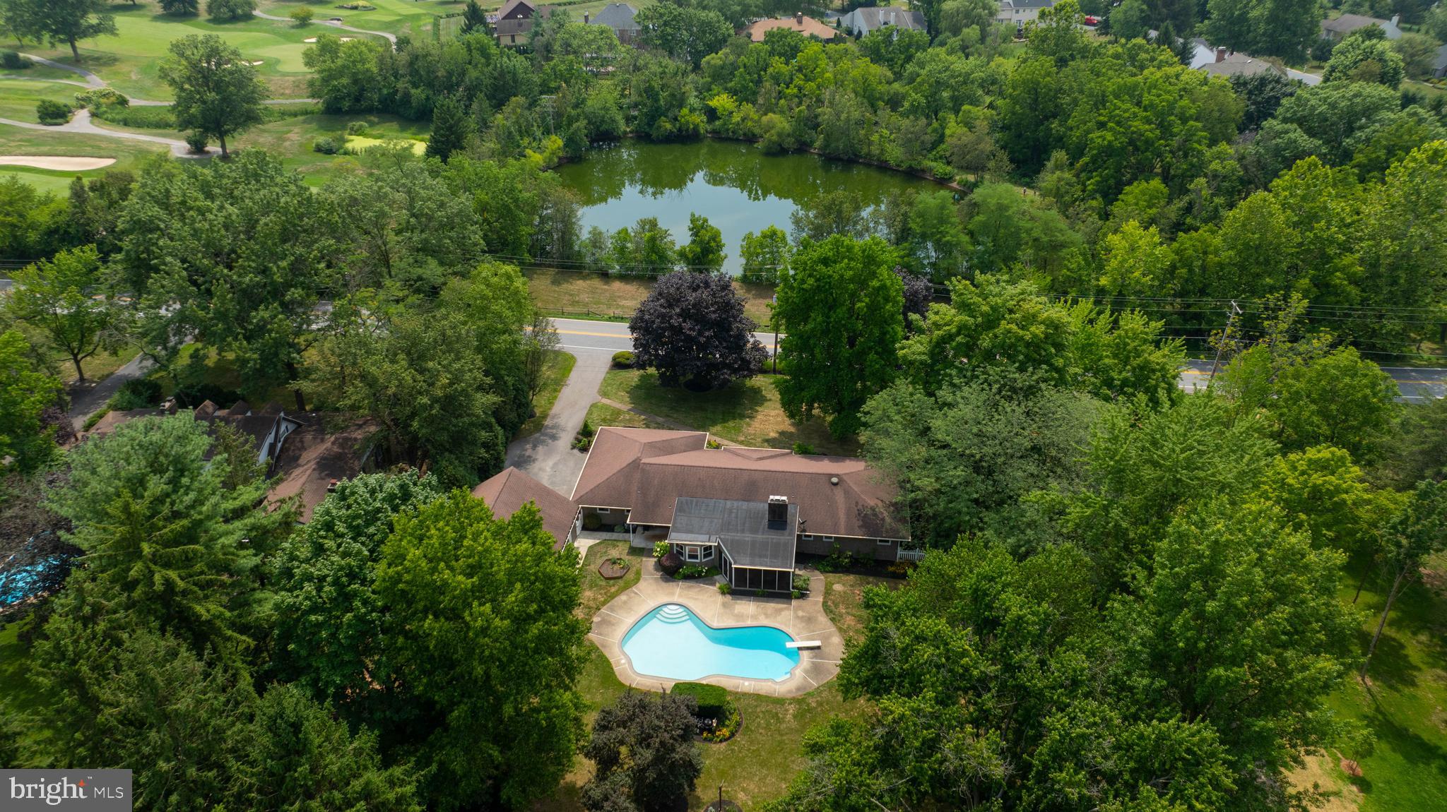 OUTDOOR COUNTRY CLUB - Residential