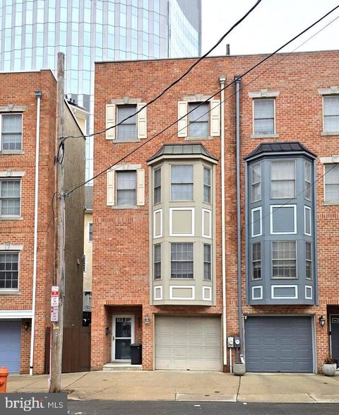Townhouse For Sale - 628 S 27th Street<br/> PHILADELPHIA, PA 19146