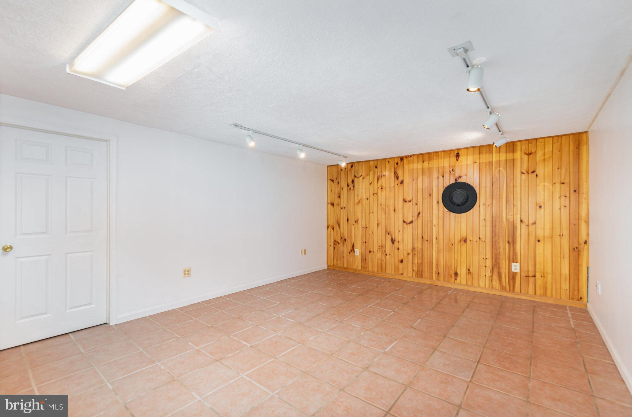 OAKINGTON MANOR - Residential