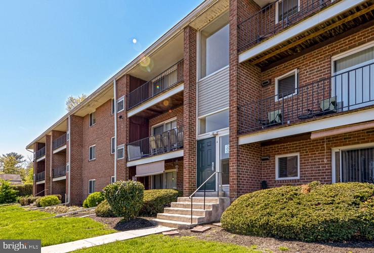 126 E MAPLE AVENUE D27