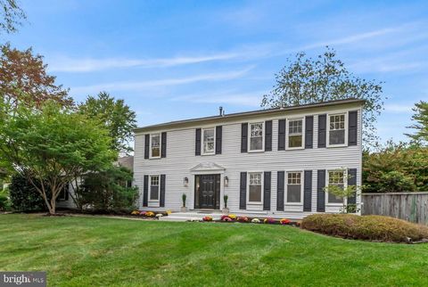 8 KNOX COURT LAWRENCEVILLE NJ 08648