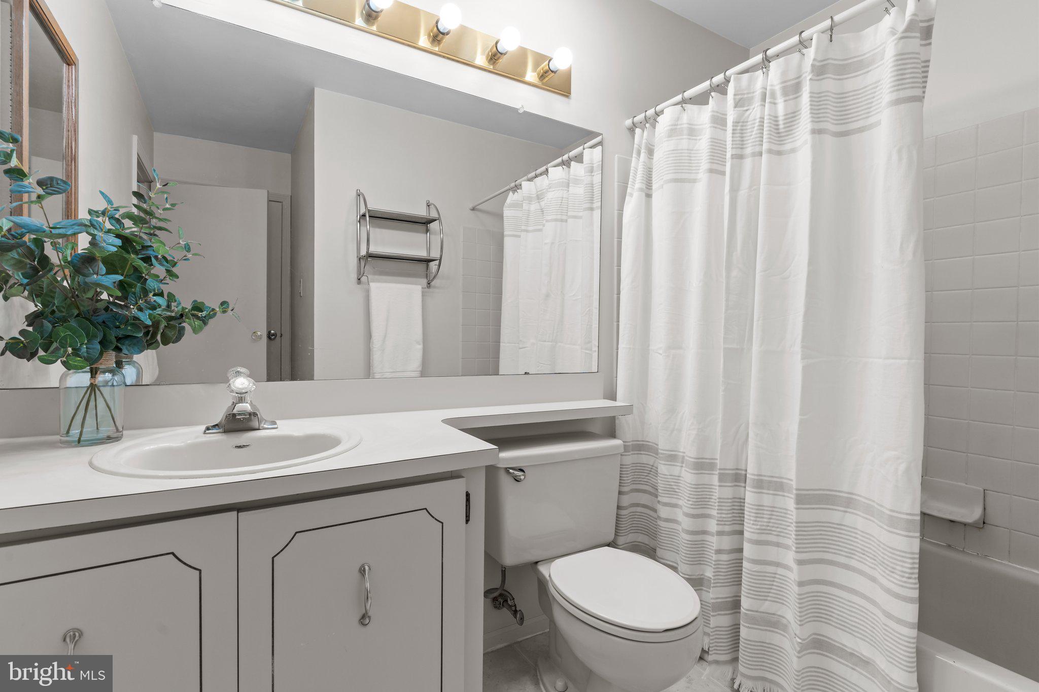 SOCIETY PL - Residential Lease