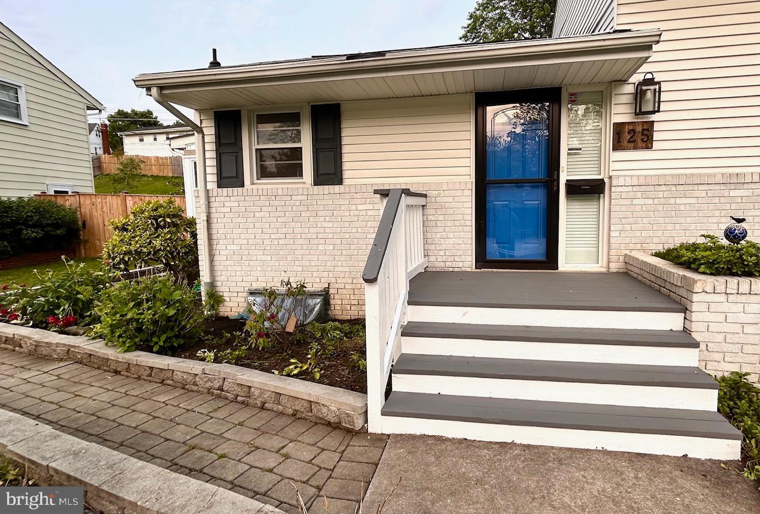 125 WESTBURY ROAD
