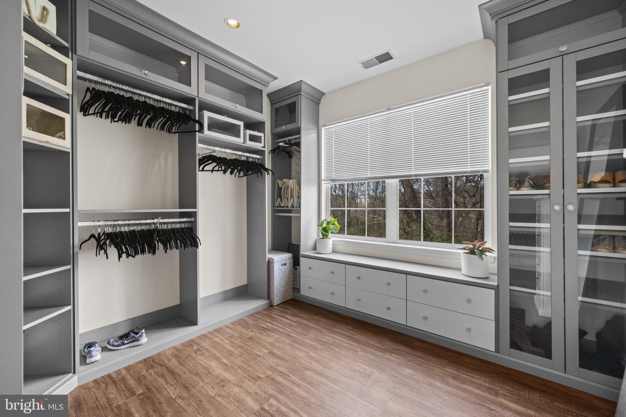 HOLLINGTON - Residential