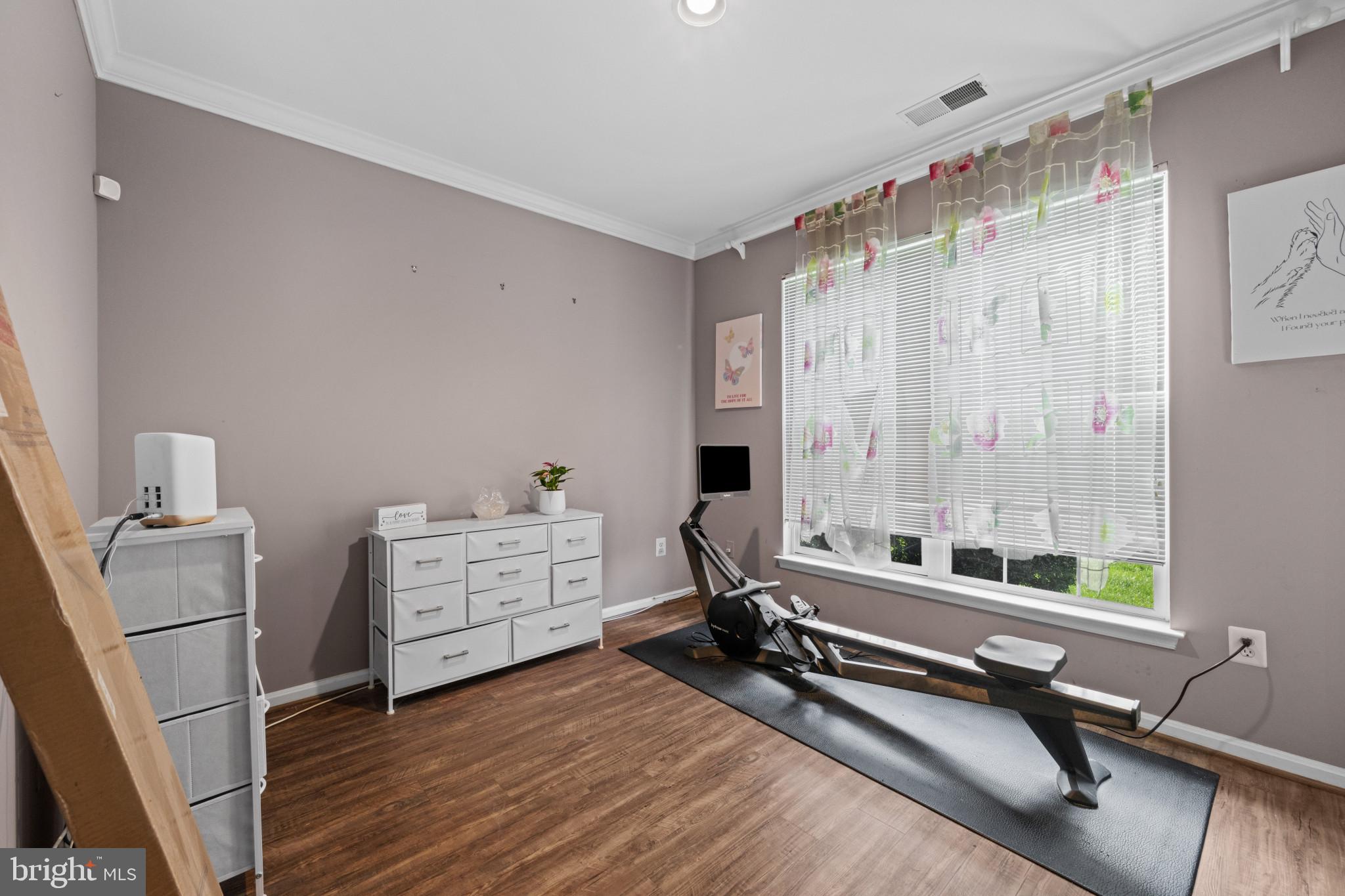 HOLLINGTON - Residential