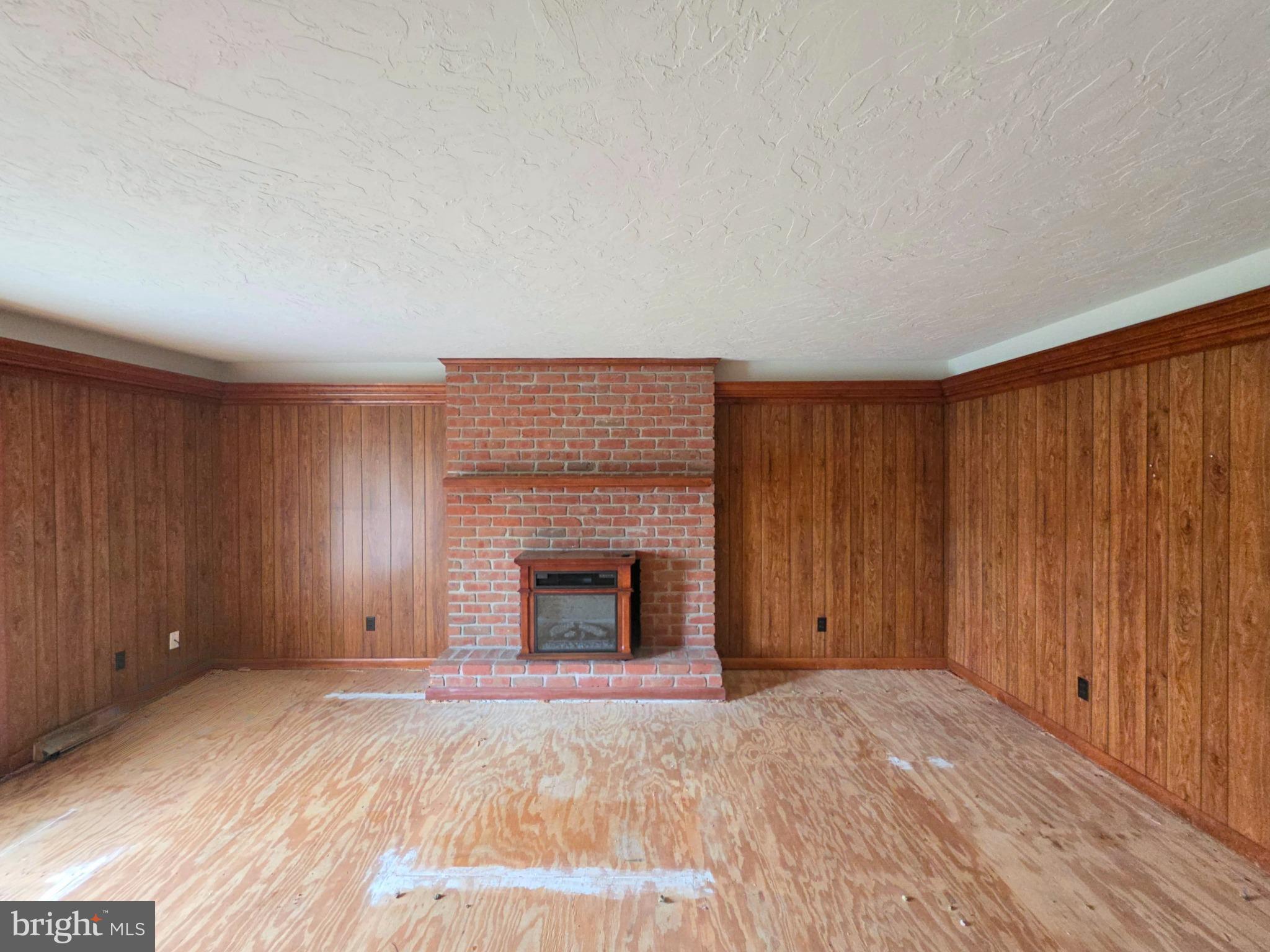 3765 COMPTON LANE
