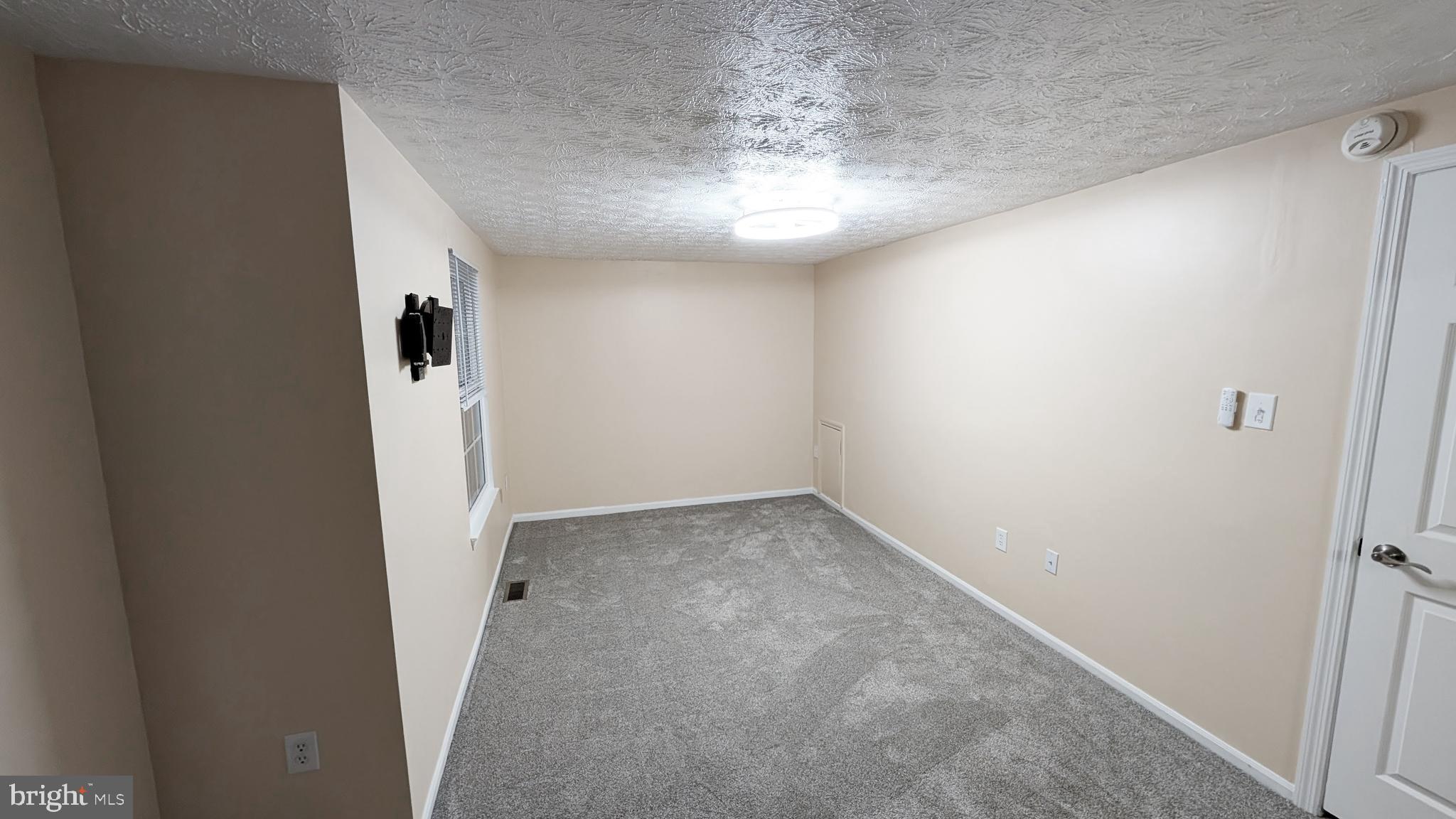 OAK POND - Residential