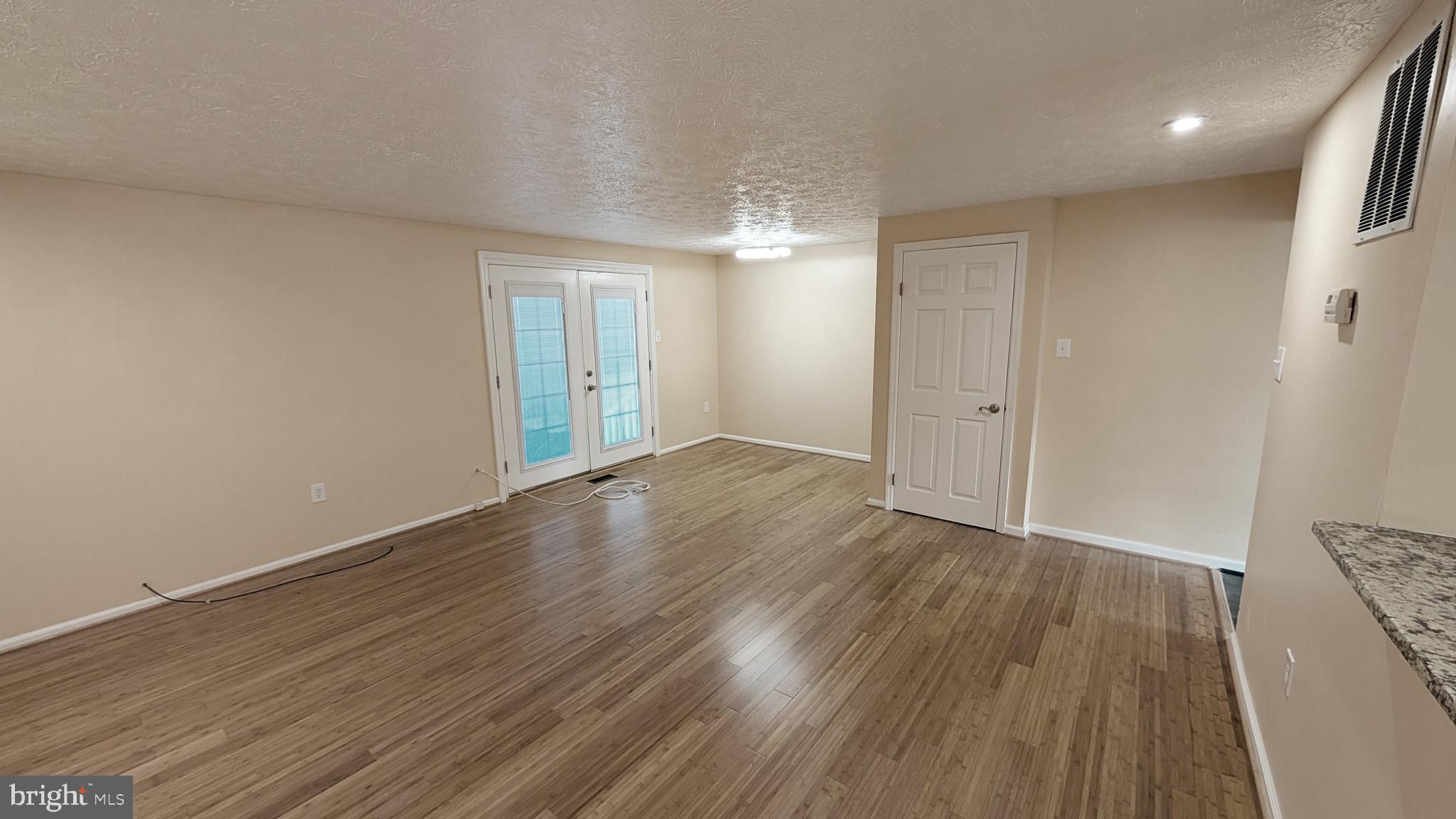 OAK POND - Residential