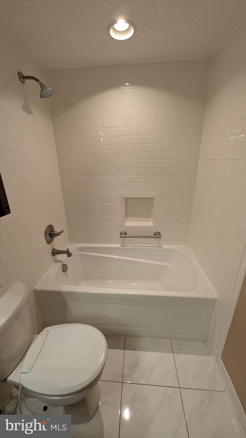 OAK POND - Residential