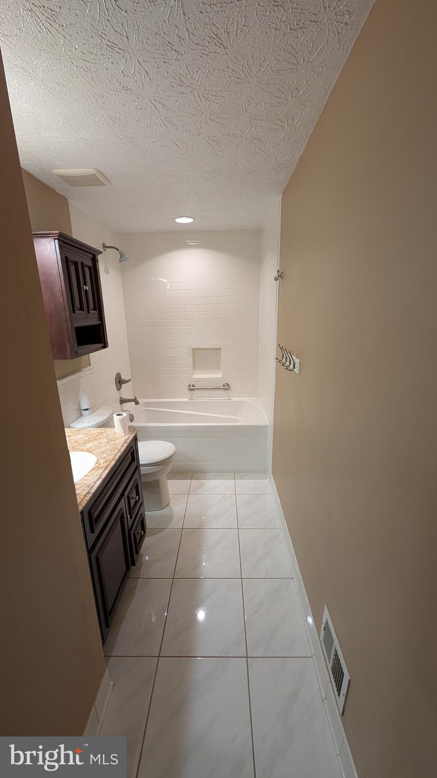 OAK POND - Residential