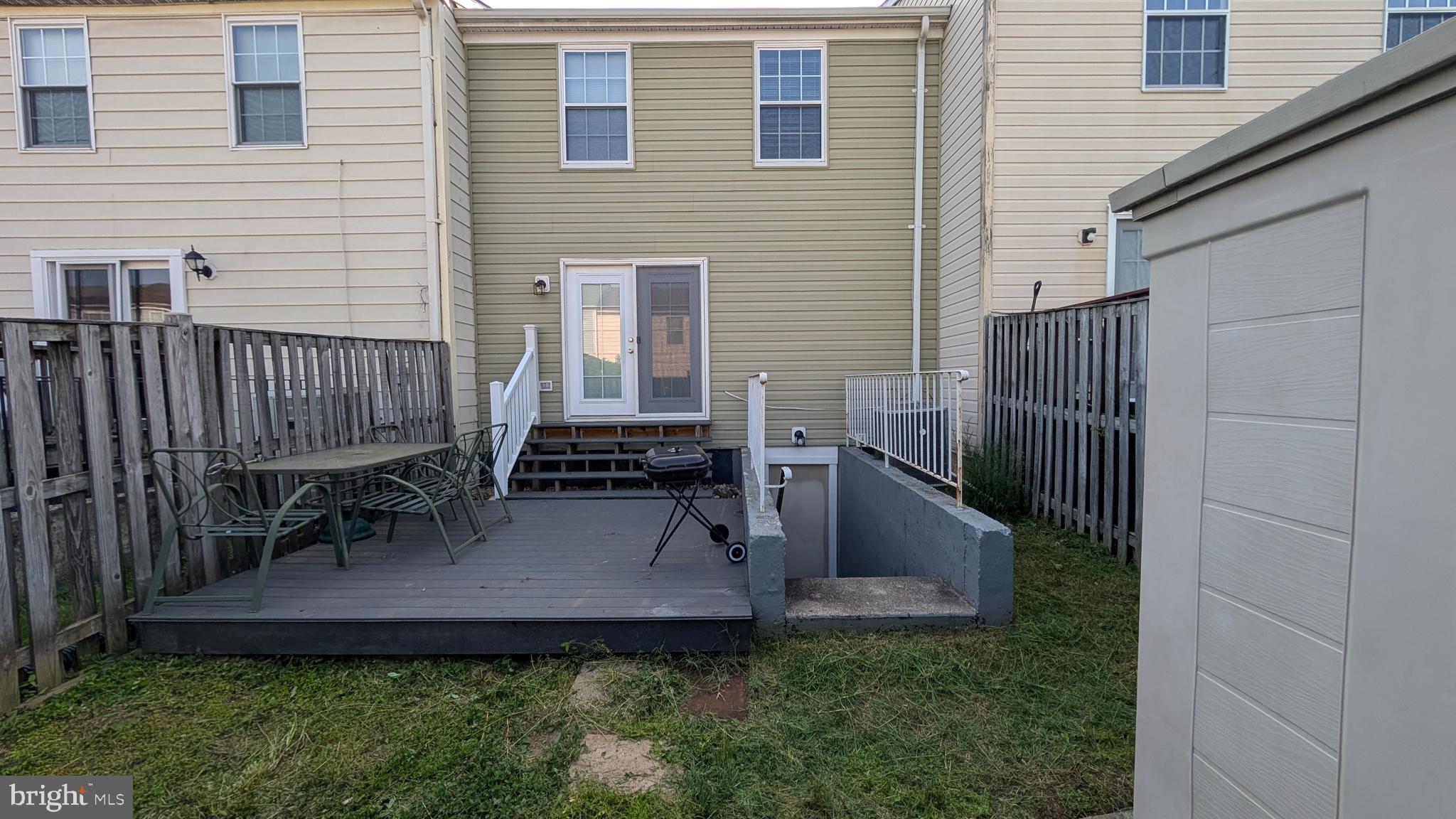 OAK POND - Residential